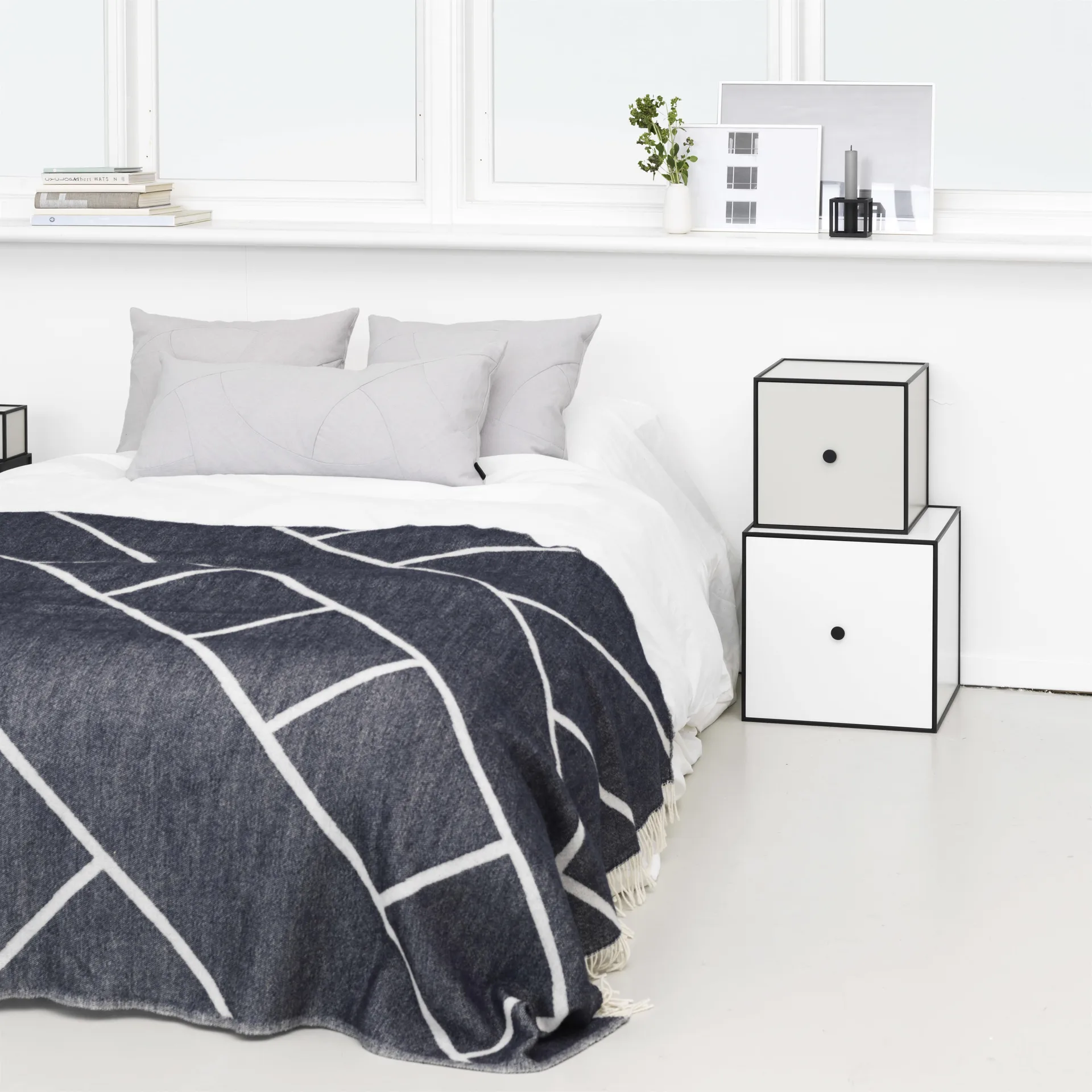 Frame 35 kub med dörr, vit Audo Copenhagen