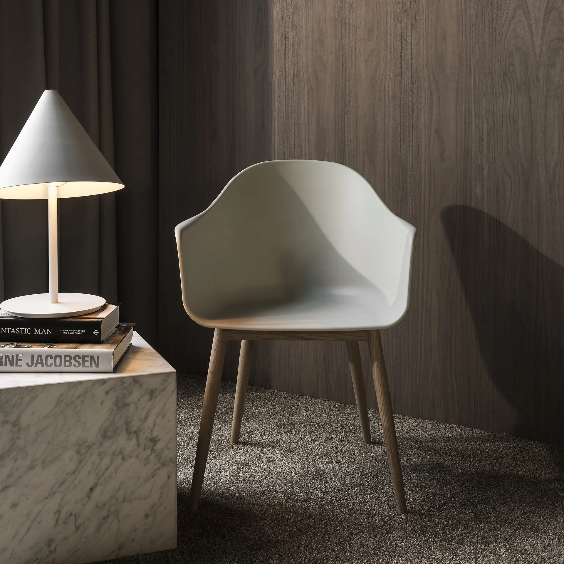 Harbour Karmstol, svart, ben i mörkbetsad ek Audo Copenhagen