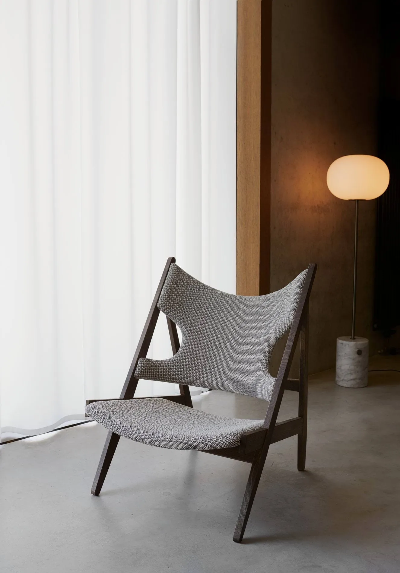 JWDA golvlampa, Carrara marmor-bronserad mässing, 130 cm Audo Copenhagen