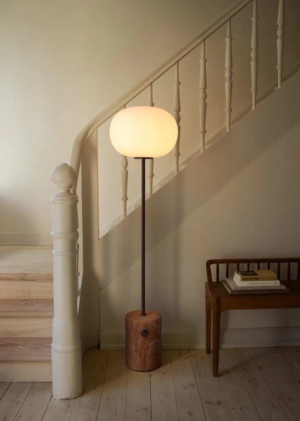 JWDA golvlampa, Red travertine, 130 cm Audo Copenhagen