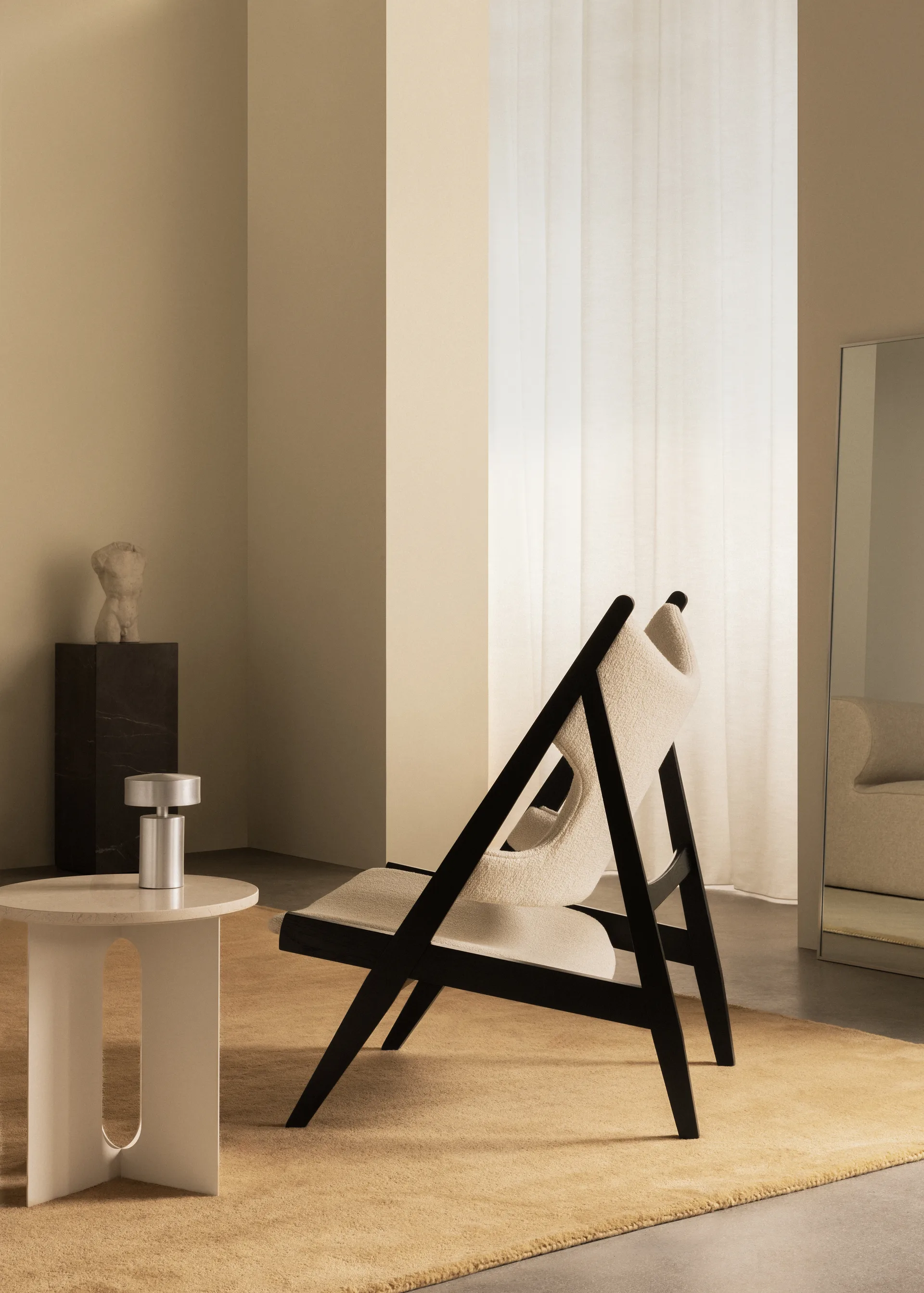 Knitting loungefåtölj, Barnum Bouclé 24-svart ek Audo Copenhagen