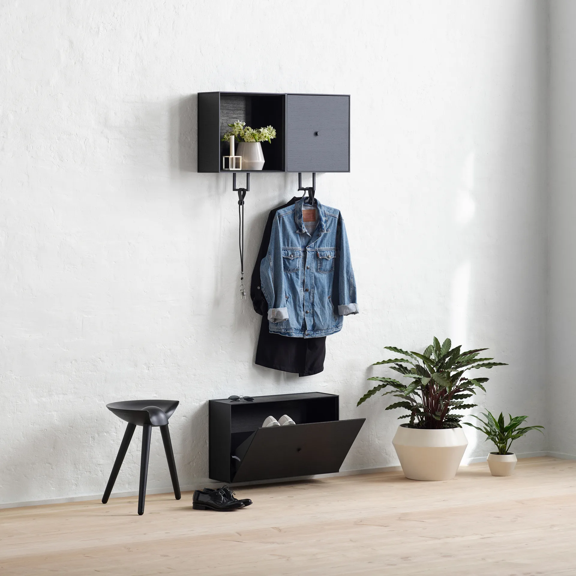 ML42 pall 48 cm, Svartbetsad bok Audo Copenhagen