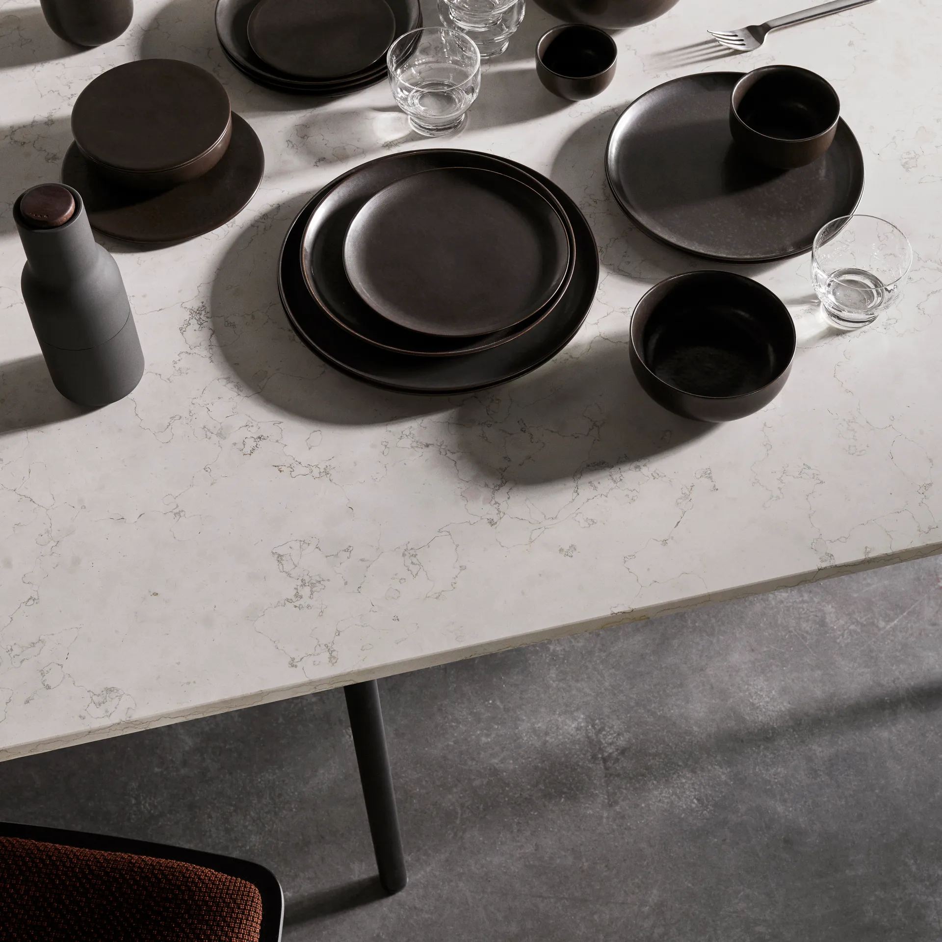 Norm middagstallrik Ø27 cm, Dark Glazed Audo Copenhagen