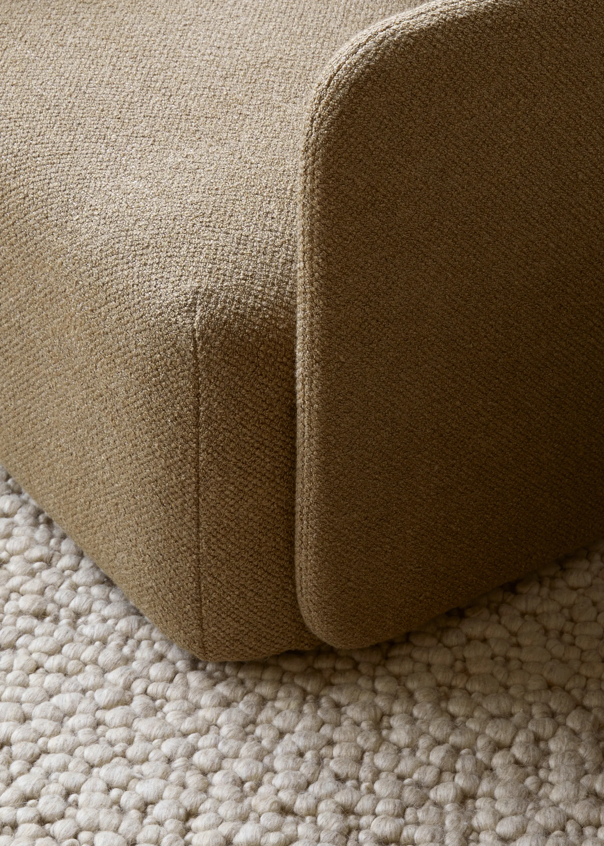 Offset fåtölj, Audo Bouclé 06 Gold Audo Copenhagen