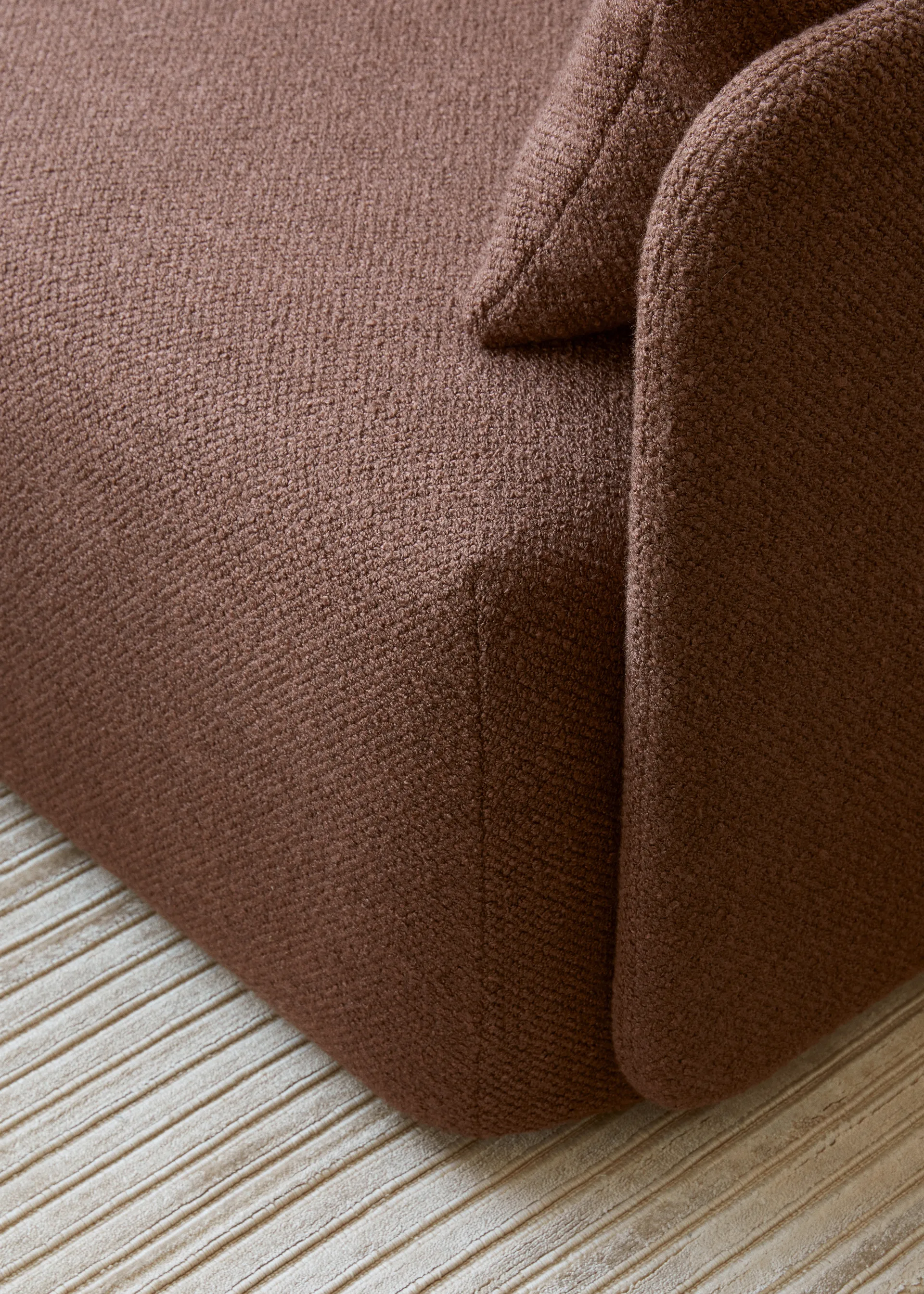 Offset soffa 2-sits, Audo Bouclé 08 Bordeaux Audo Copenhagen