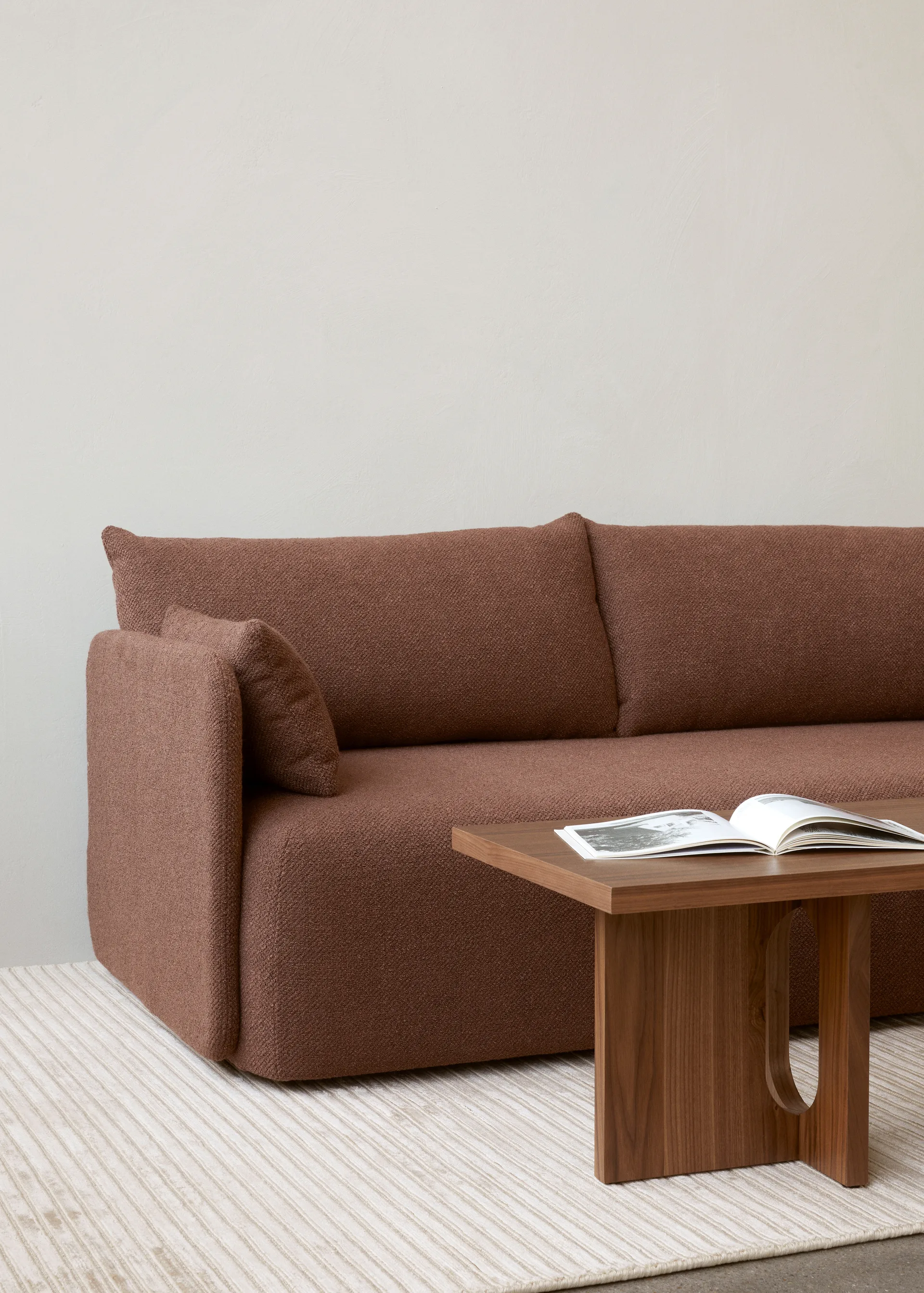 Offset soffa 2-sits, Audo Bouclé 08 Bordeaux Audo Copenhagen