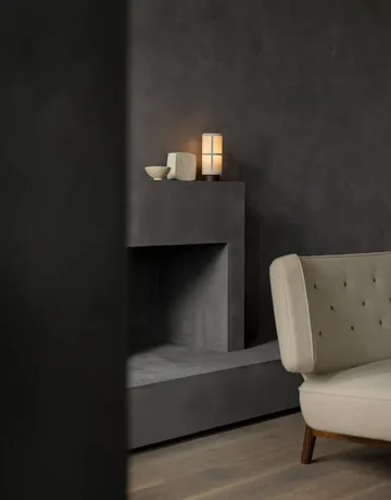 Radiohus soffa - Re-wool 218-naturell ek, läderknappar, 2-sits - Audo Copenhagen