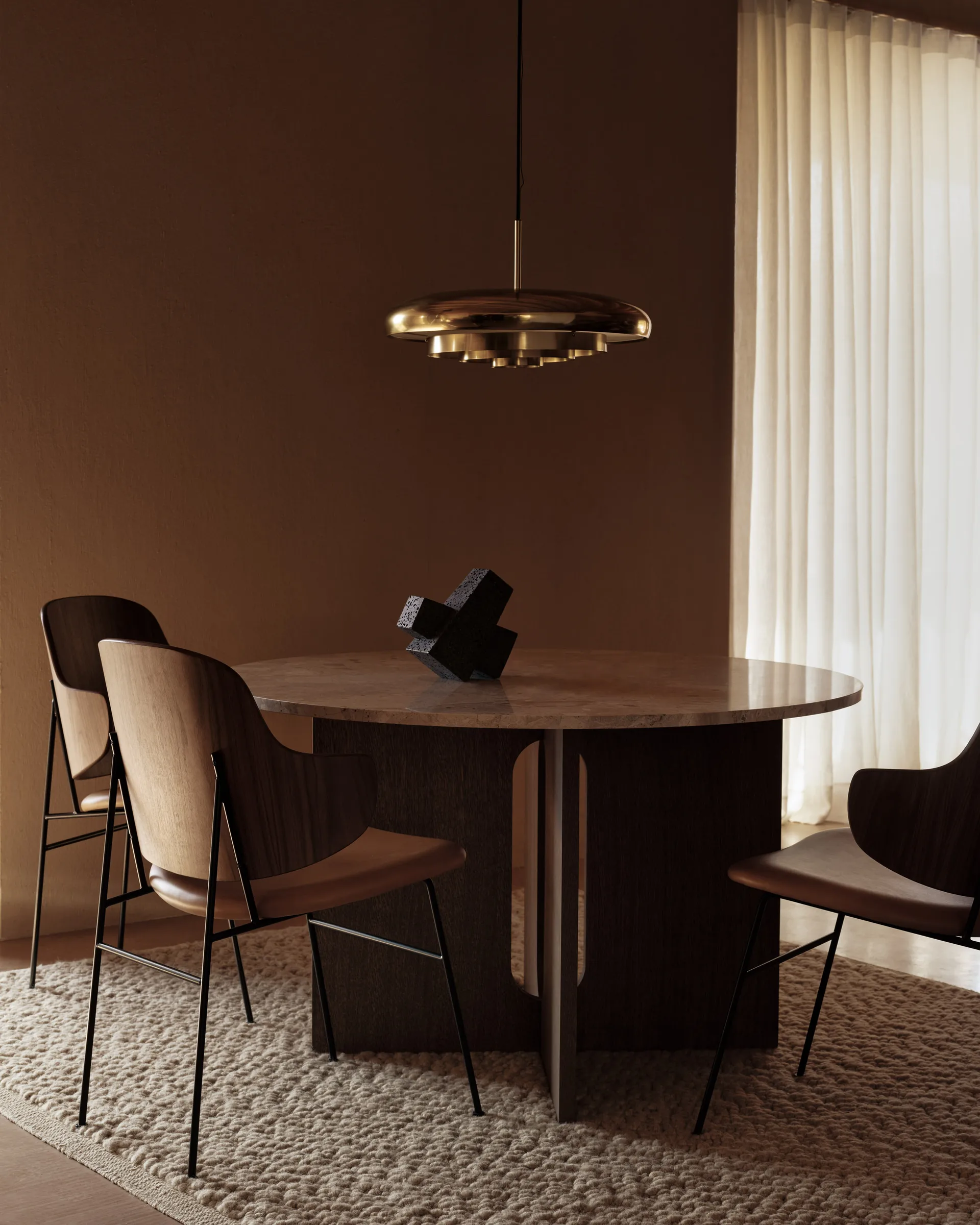The Penguin stol klädd sits, Natural oak-Baru 0570 Red Audo Copenhagen