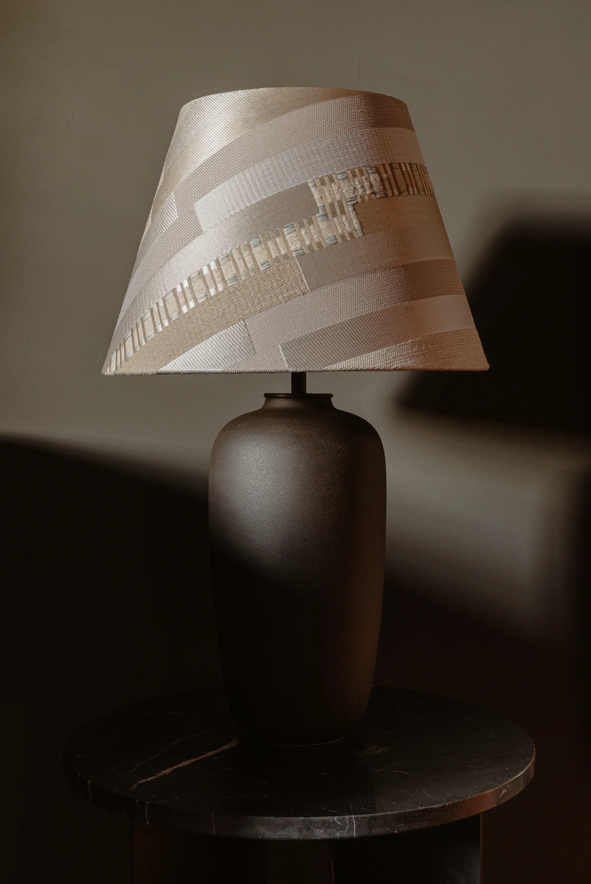 Torso bordslampa 57 cm Limited Edition, Babelia-Plage de Coquillages Audo Copenhagen