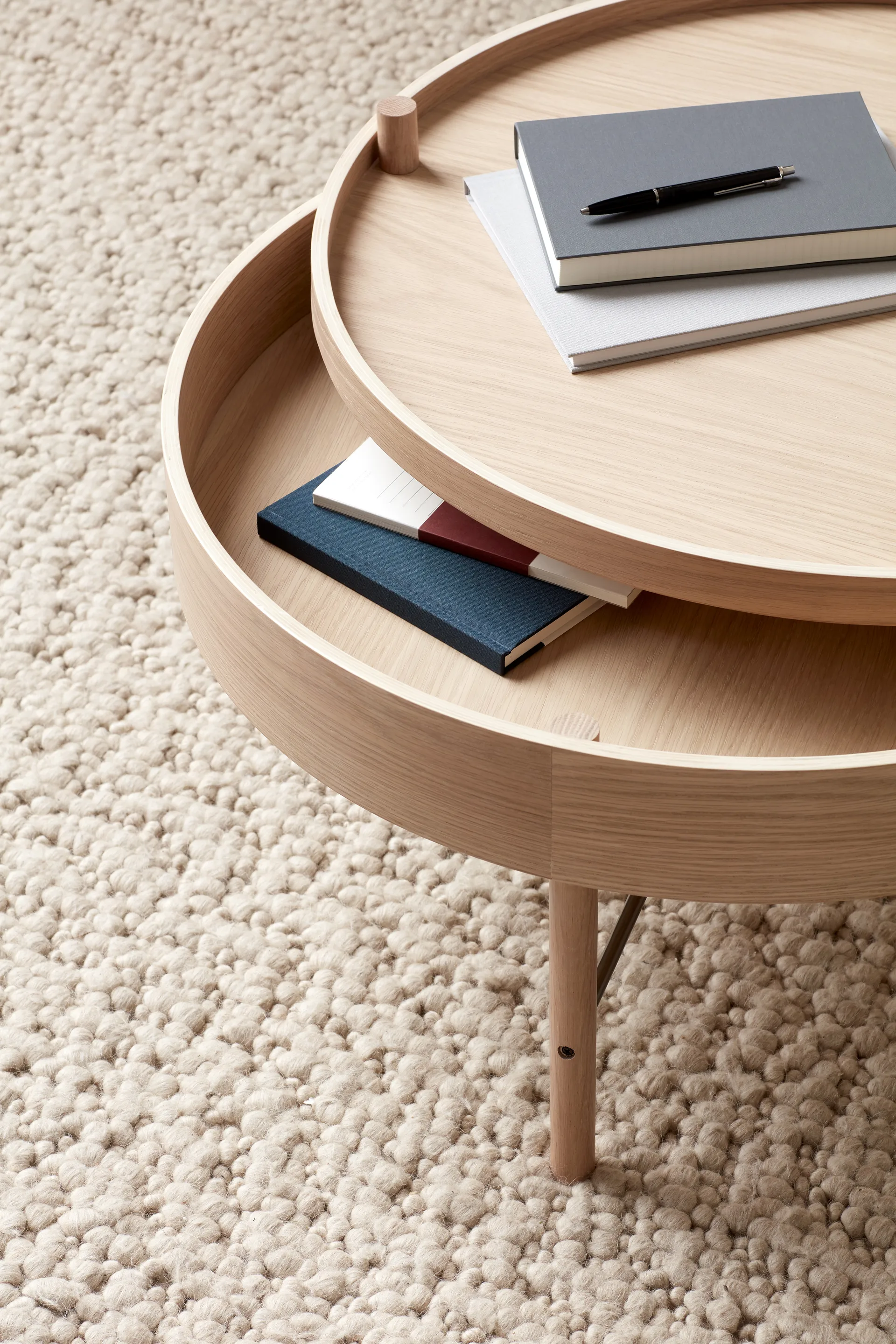 Turning bord, naturlik ek-krom Audo Copenhagen
