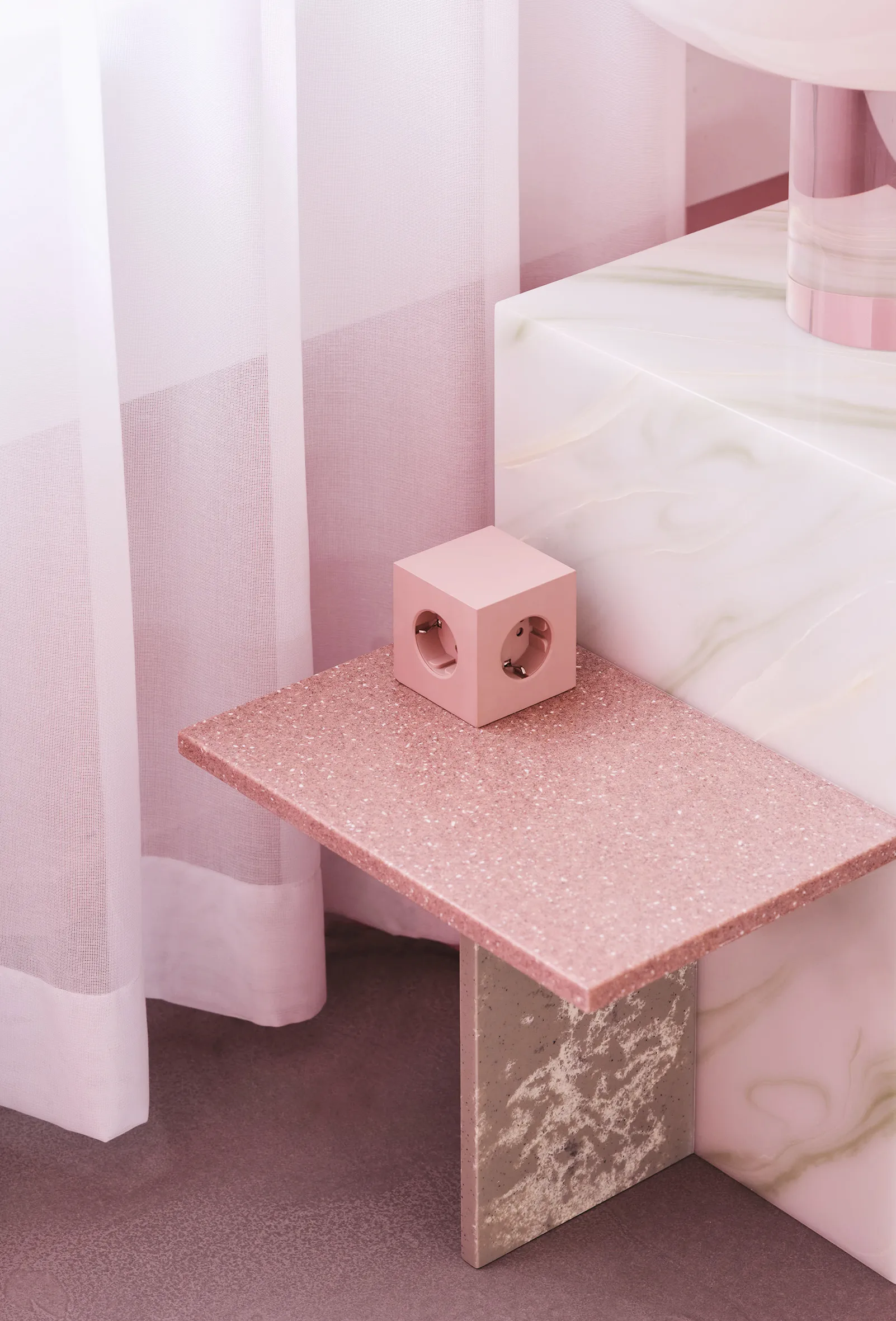 Square 1 grenuttag USB-C 30W 1,8 m, New Pink Avolt