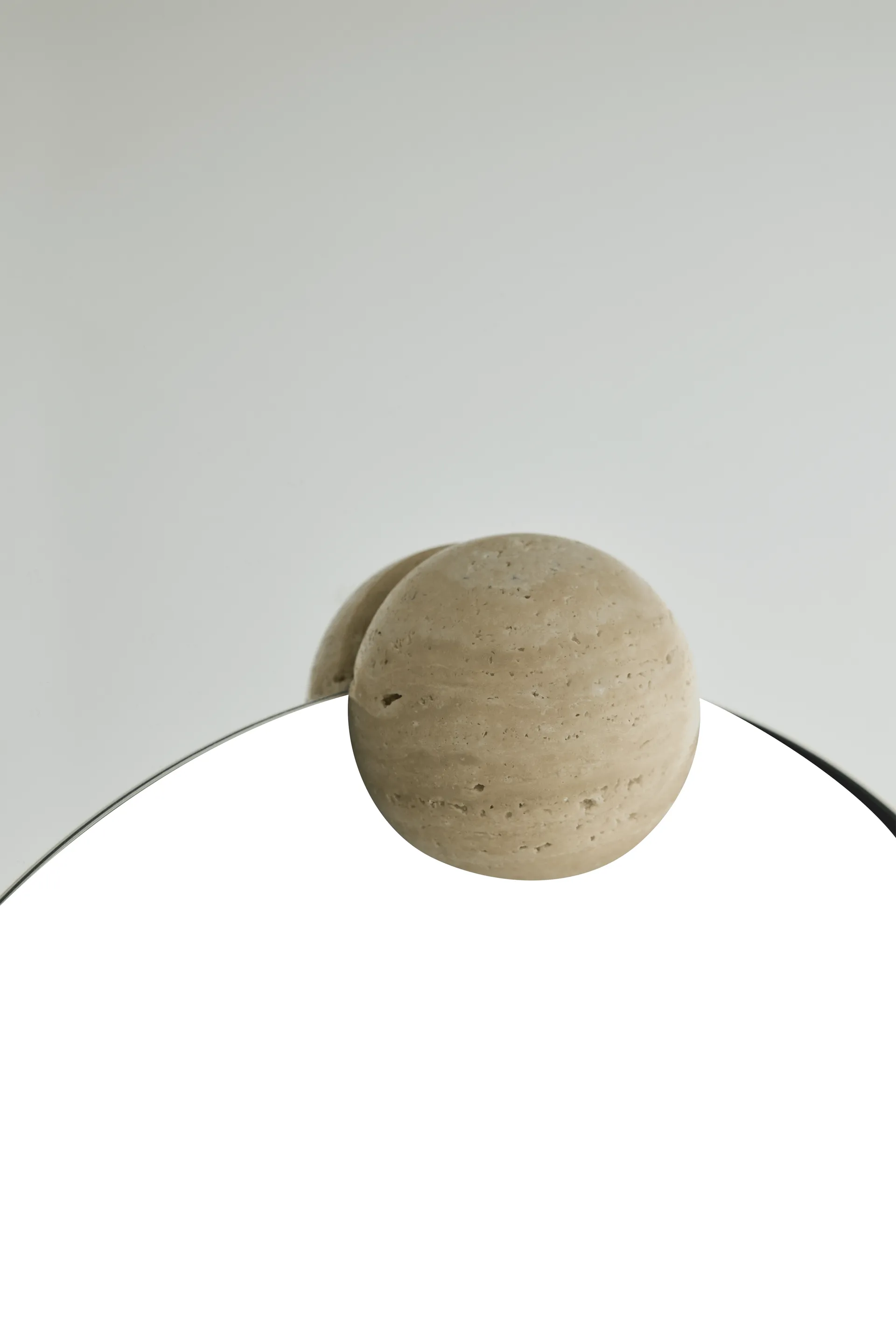 Castellum väggspegel Ø80 cm, Clear-travertine AYTM