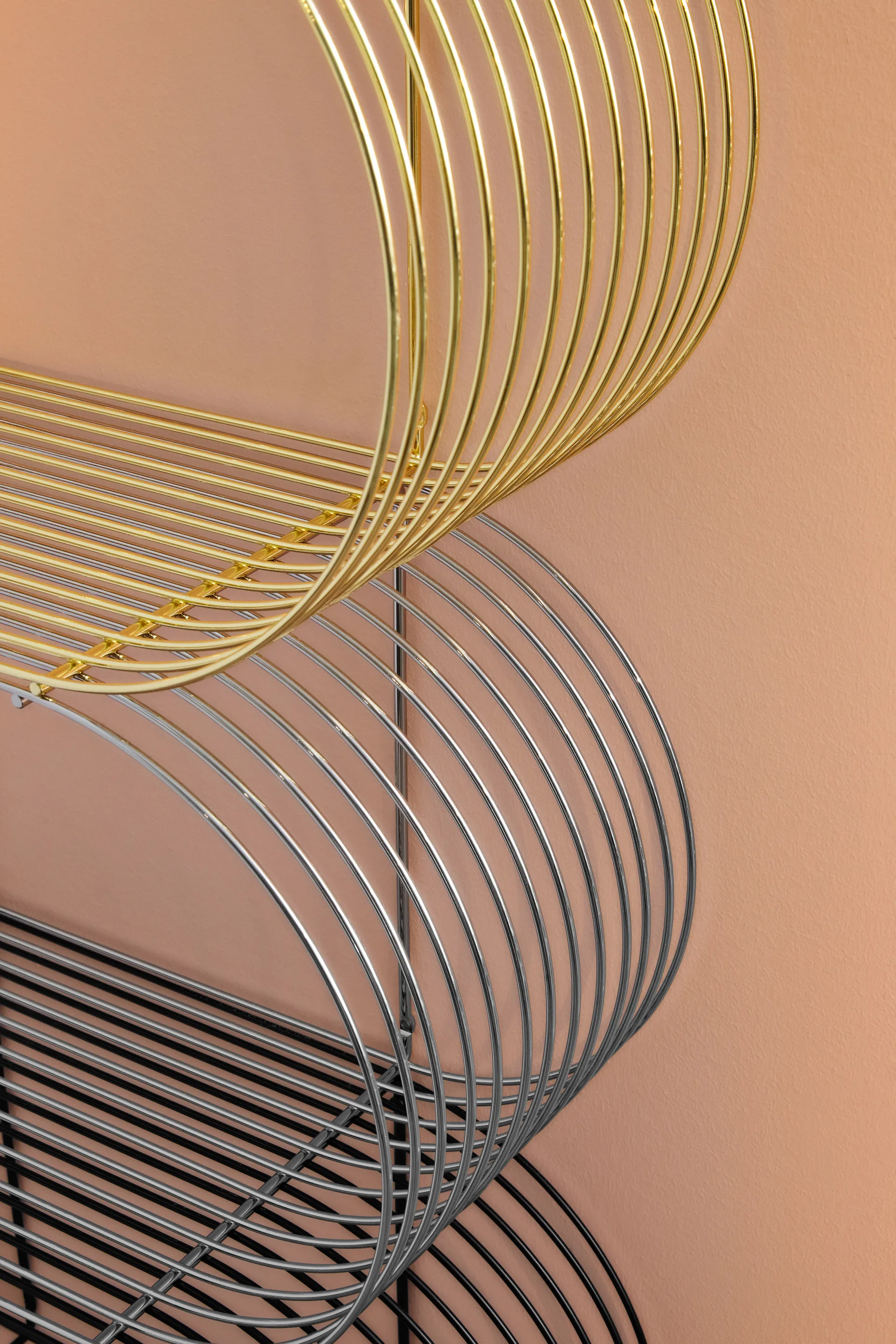 Curva vägghylla, Guld AYTM