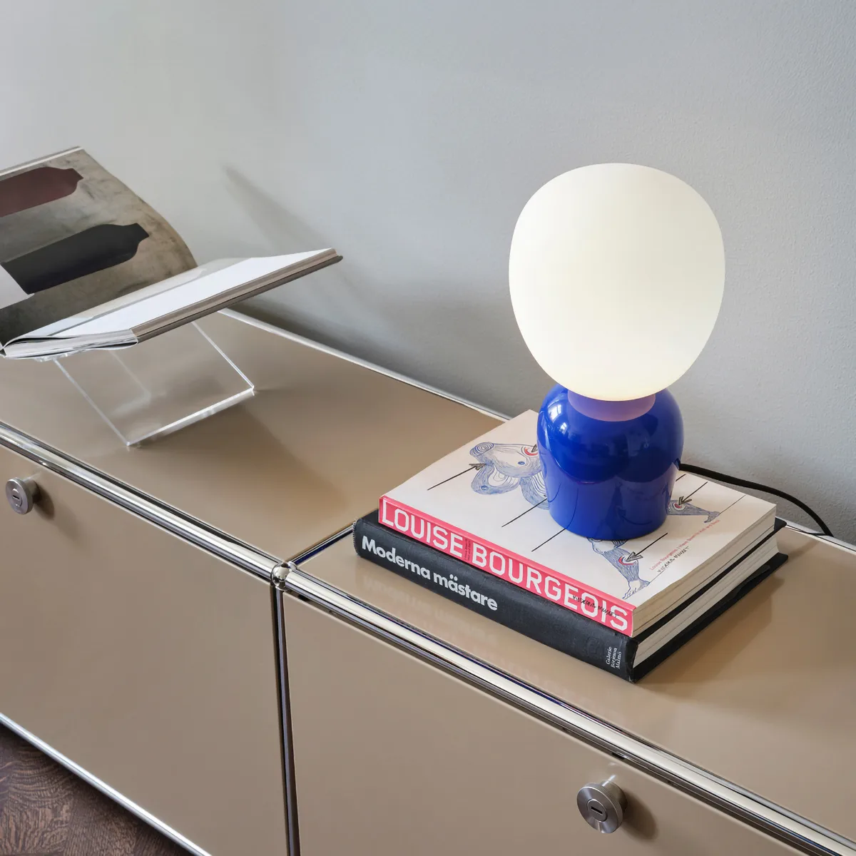 Buddy bordslampa opalglas, Ultramarinblå Belid