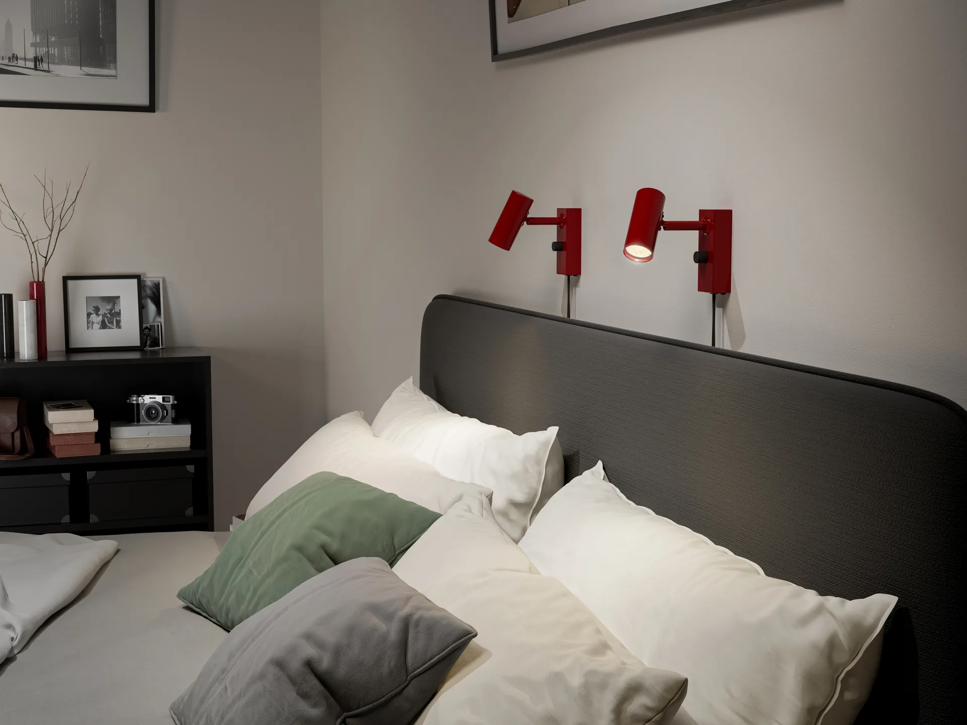 Cato vägglampa, Blank rubinröd-mattsvart Belid