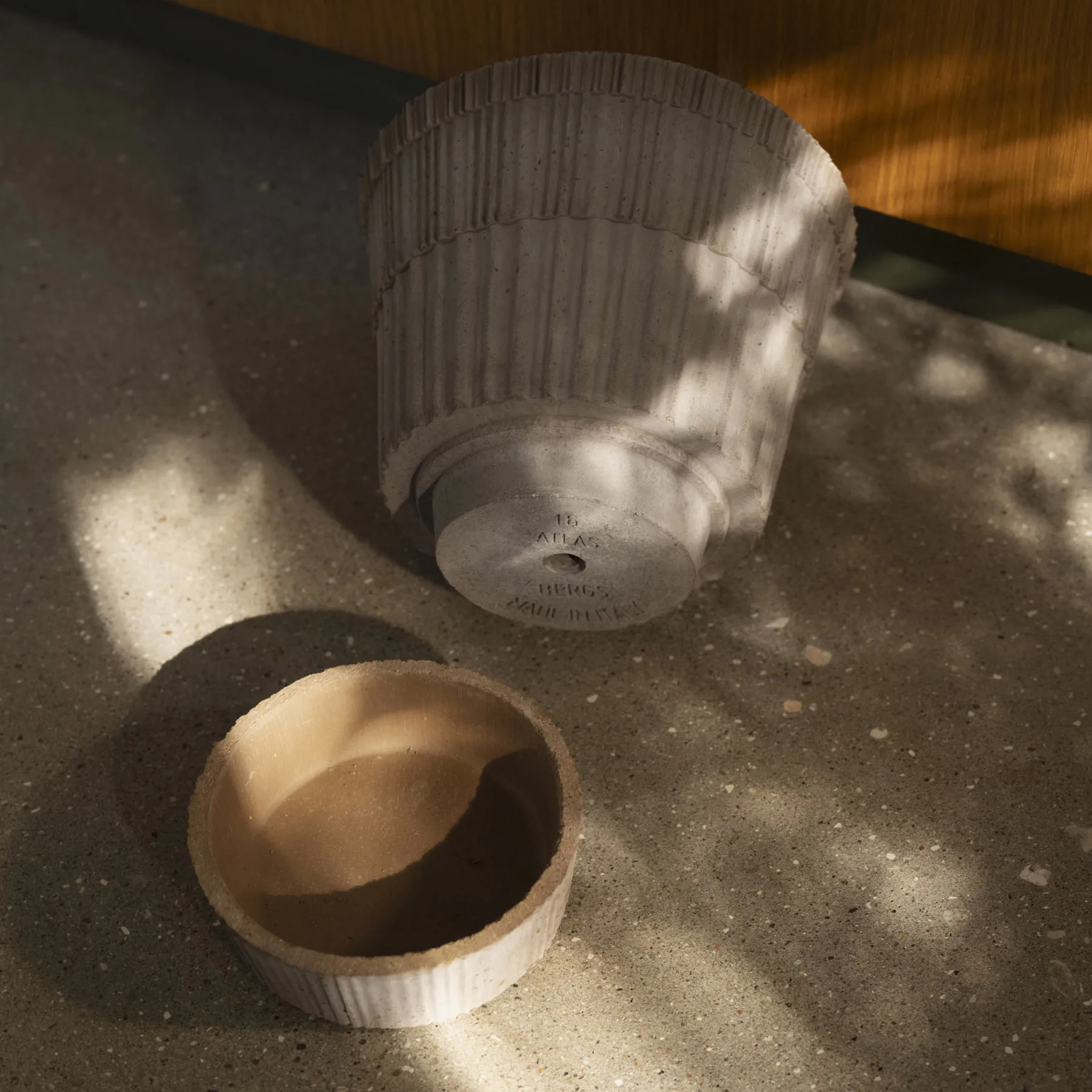 Atlas raw kruka med fat, Grey, Ø16 cm Bergs Potter