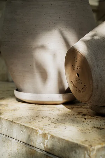 Delphi kruka med fat 2 delar - Grey, Ø20 cm - Bergs Potter