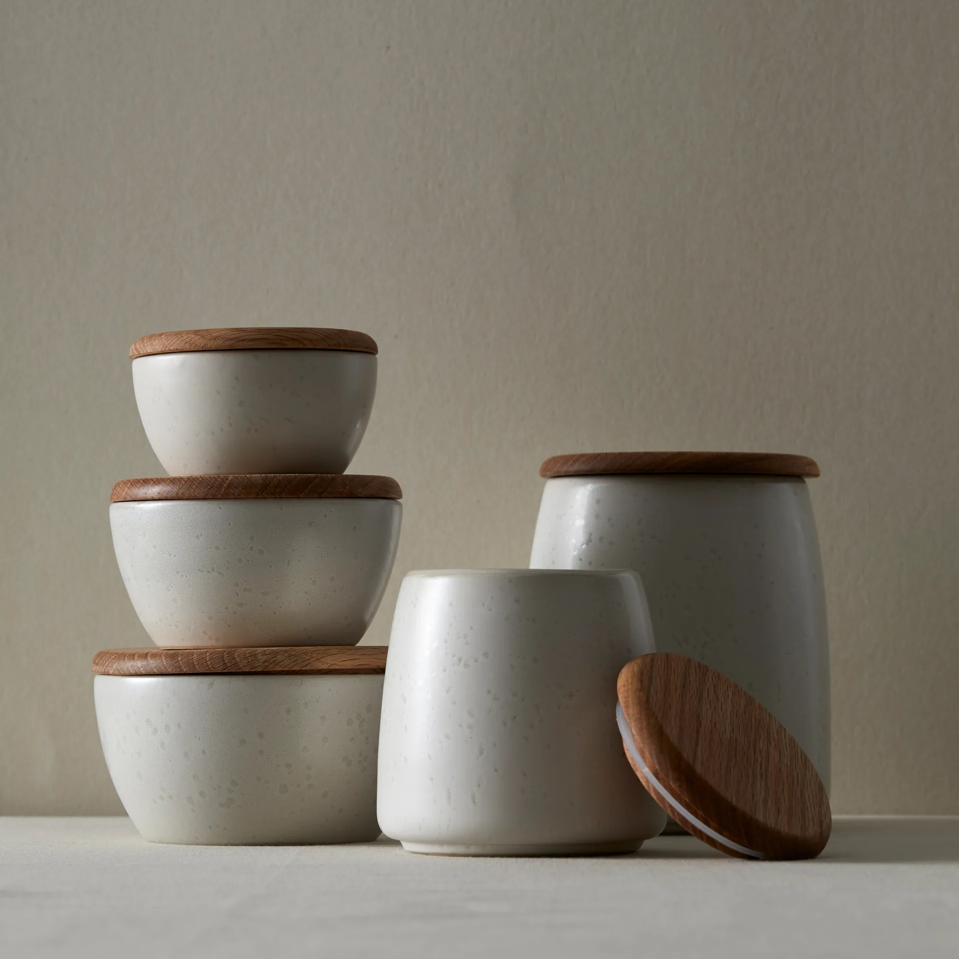 Bitz burk med lock matt 12 cm, Matt gräddvit Bitz