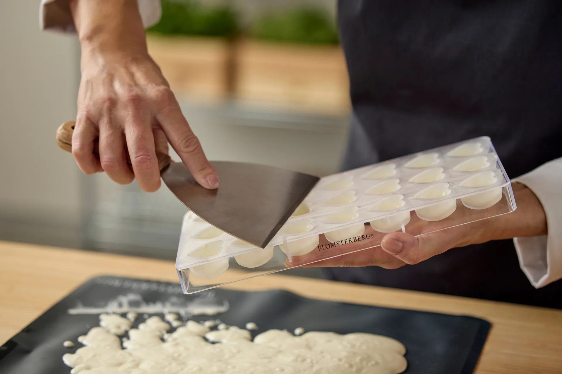 Blomsterbergs chokladskrapa, Ek-rostfritt stål Blomsterbergs