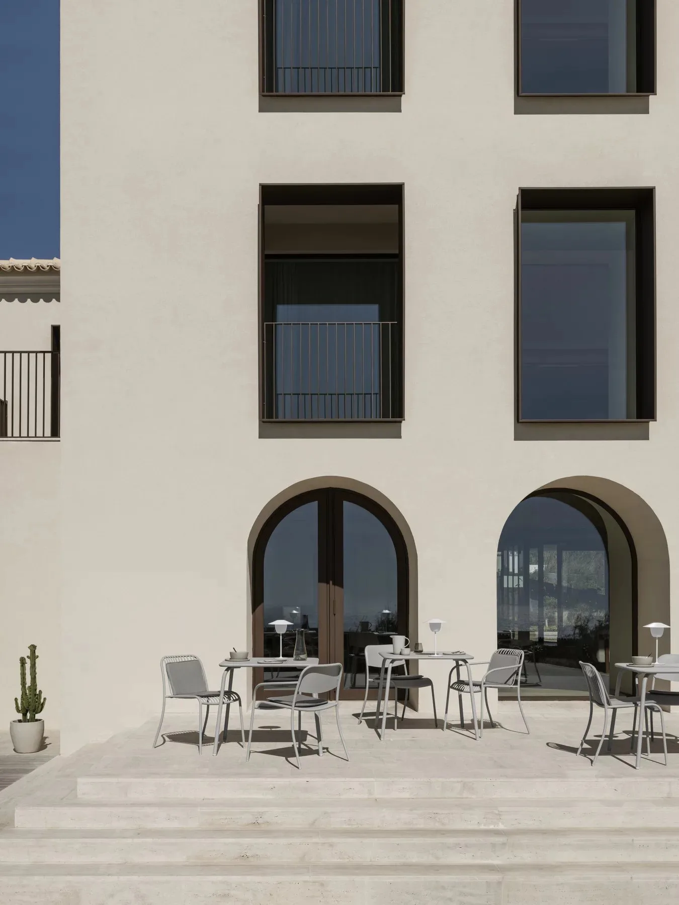 Dyna till YUA stol och YUA lounge chair, Melange grey blomus