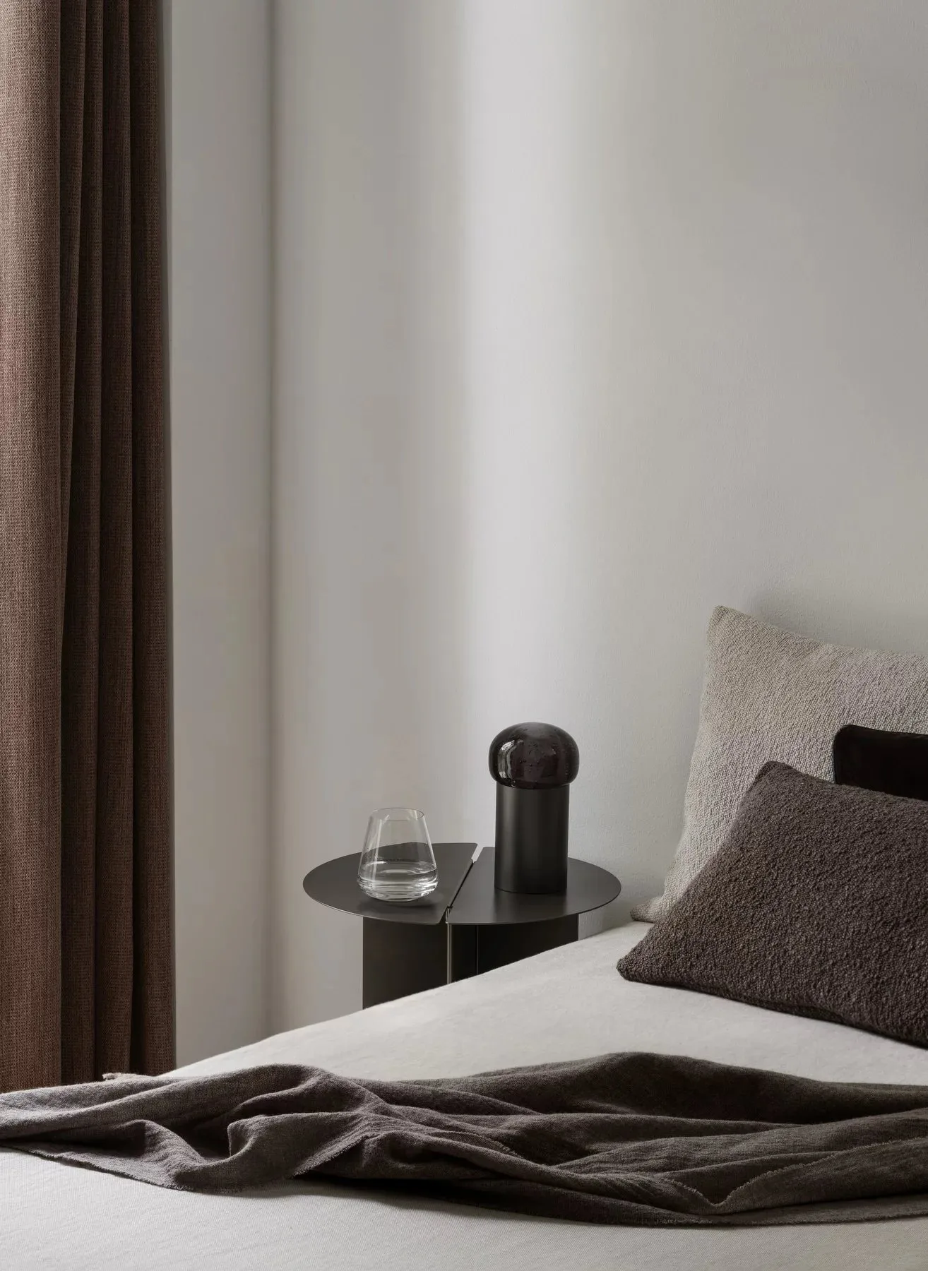 Iris LED-lampa 18 cm, Gun Metal blomus