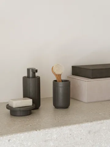 Kua tandborstmugg - Cedar Wood, Ø7x11 cm - blomus