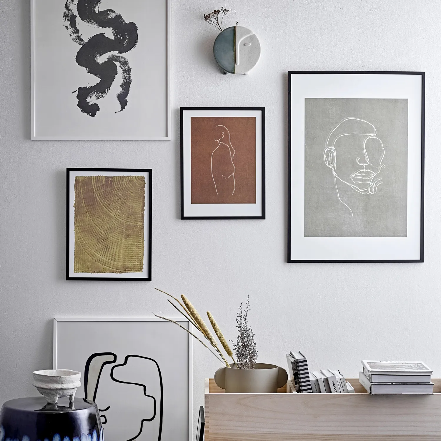 Bloomingville tavla med ansikte 52x72 cm, Svart ram Bloomingville