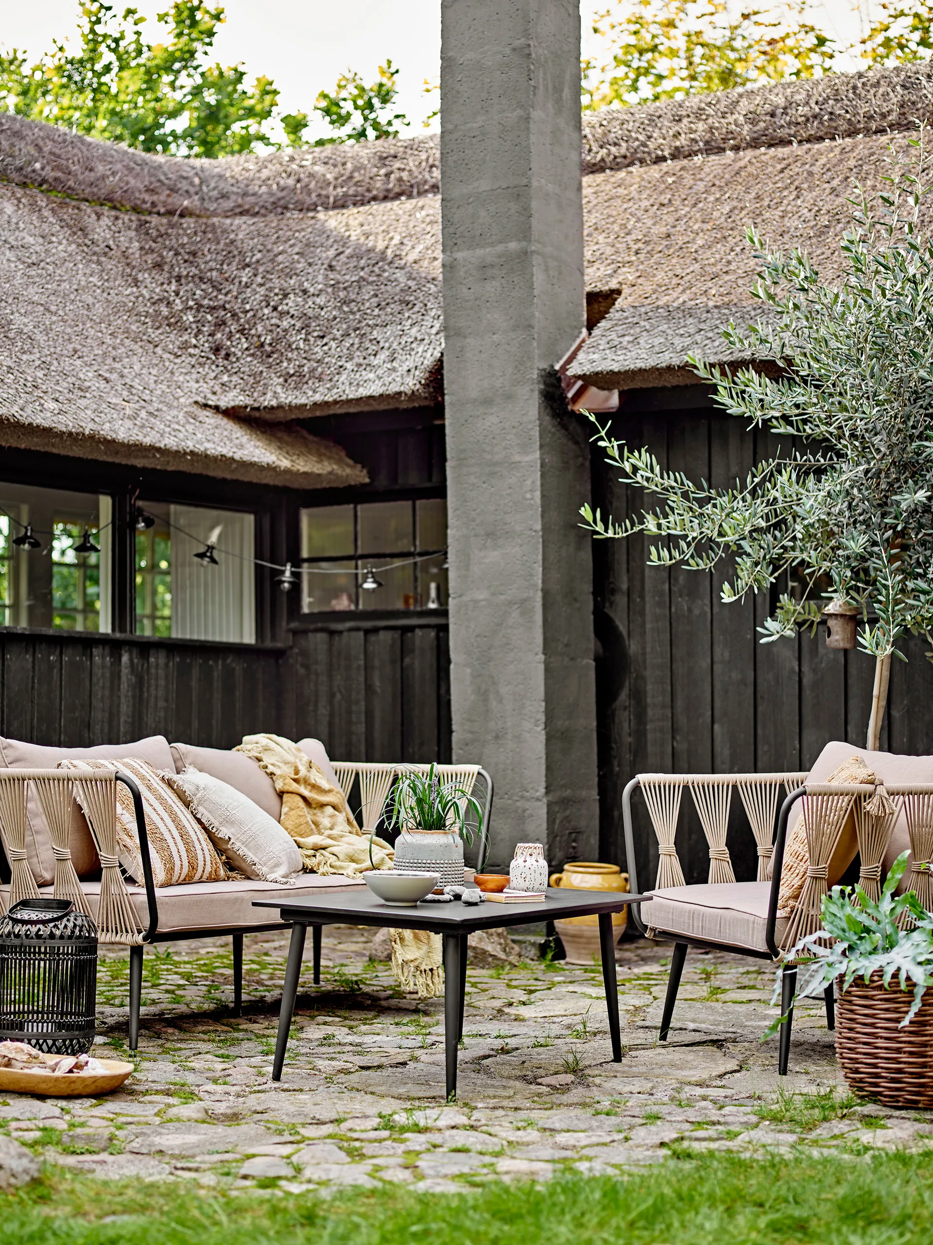 Pavone loungestol, Brown Bloomingville