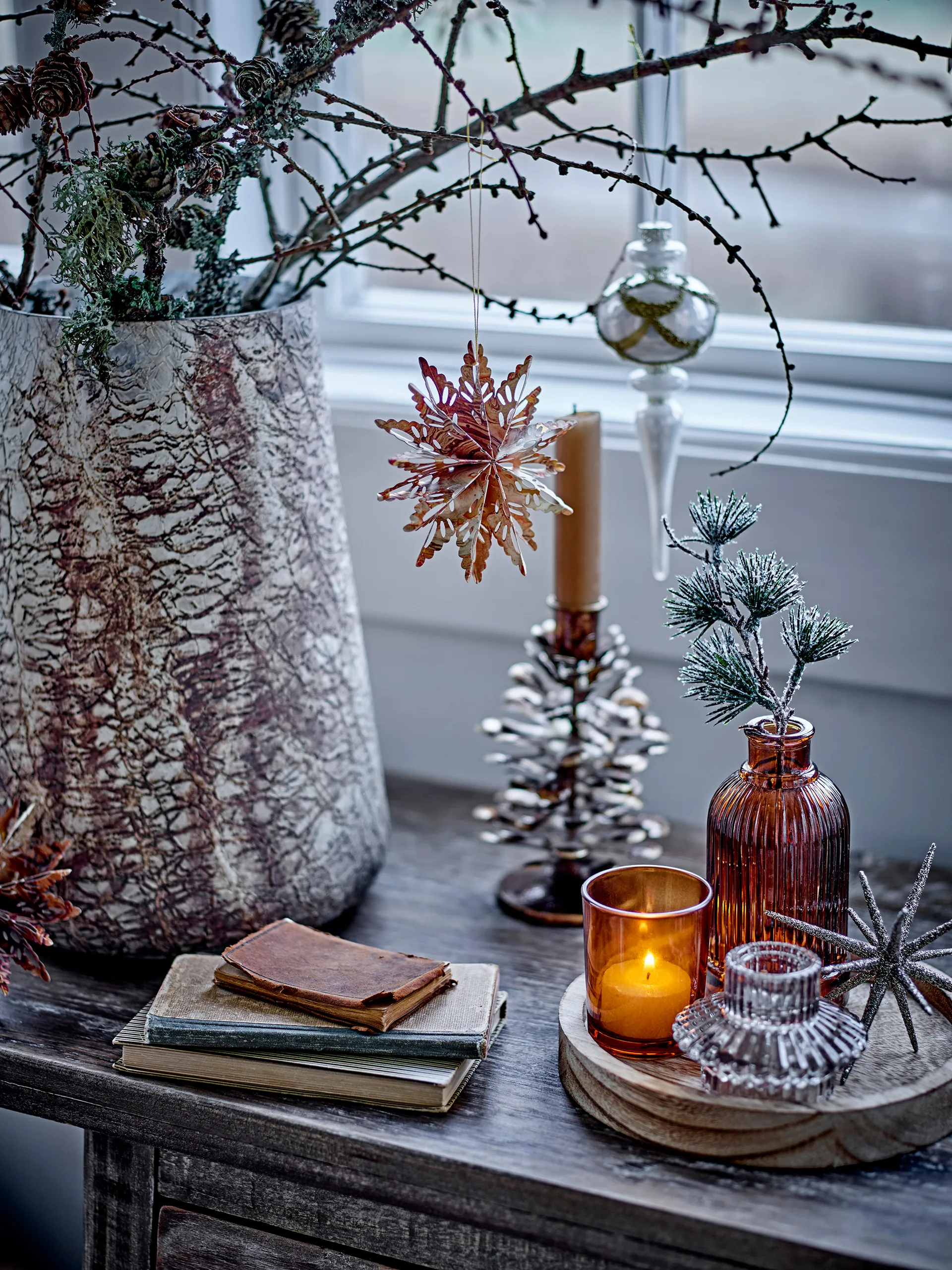 Sanga bricka rund med dekorationsobjekt 6 delar, Guld Bloomingville