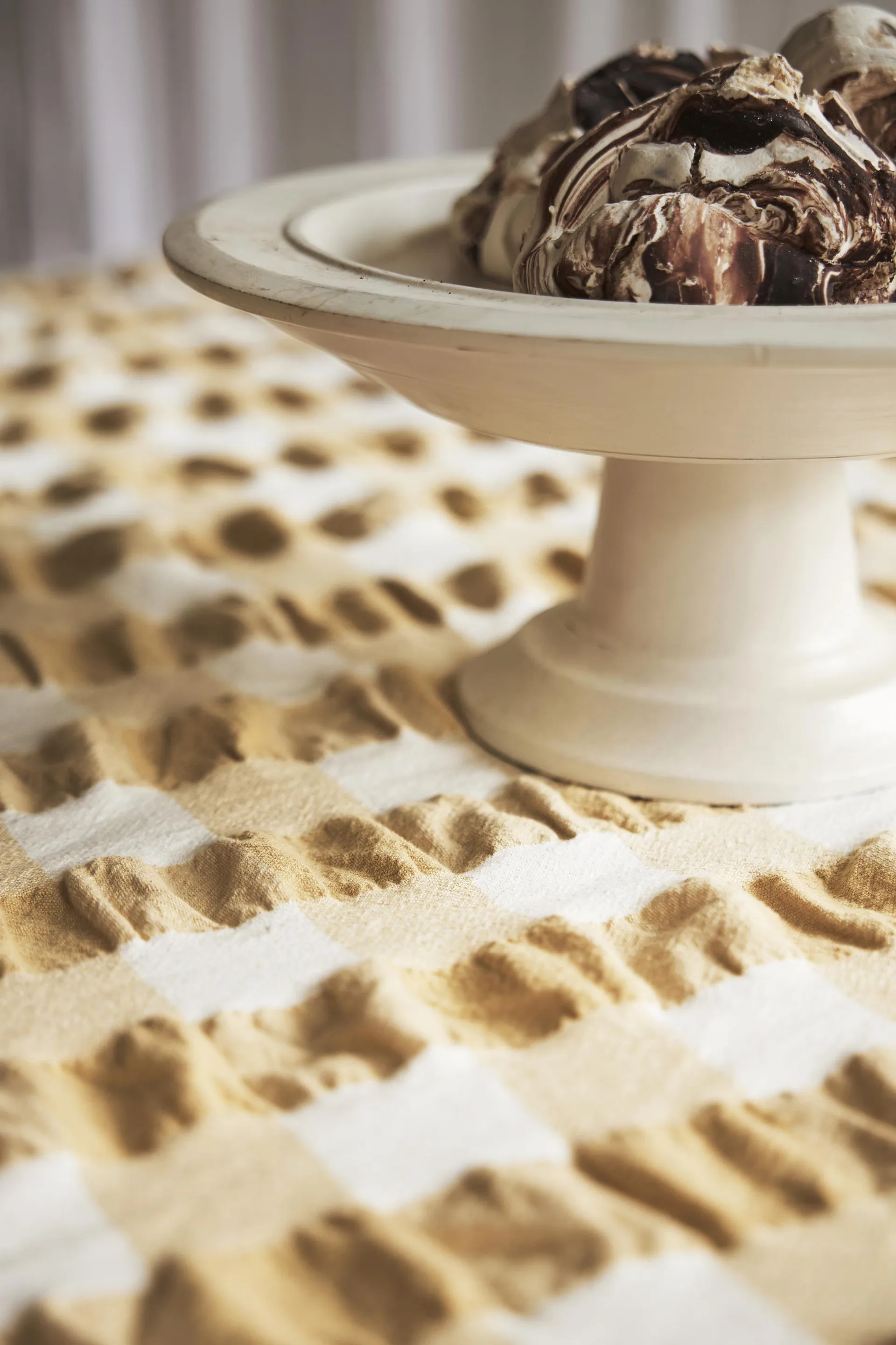 Kullavik bordsduk Ø170 cm, Gul-vit Boel & Jan