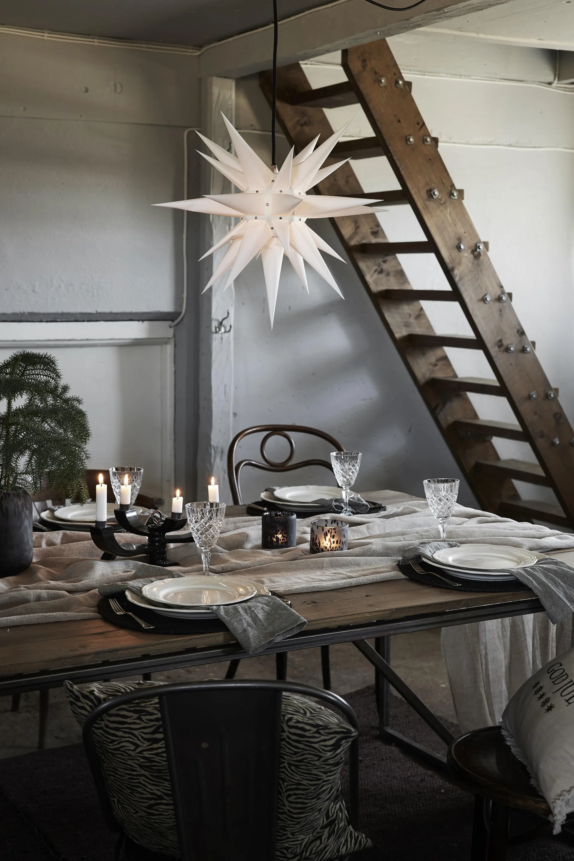 Merida bordstablett Ø38 cm, Svart Boel & Jan