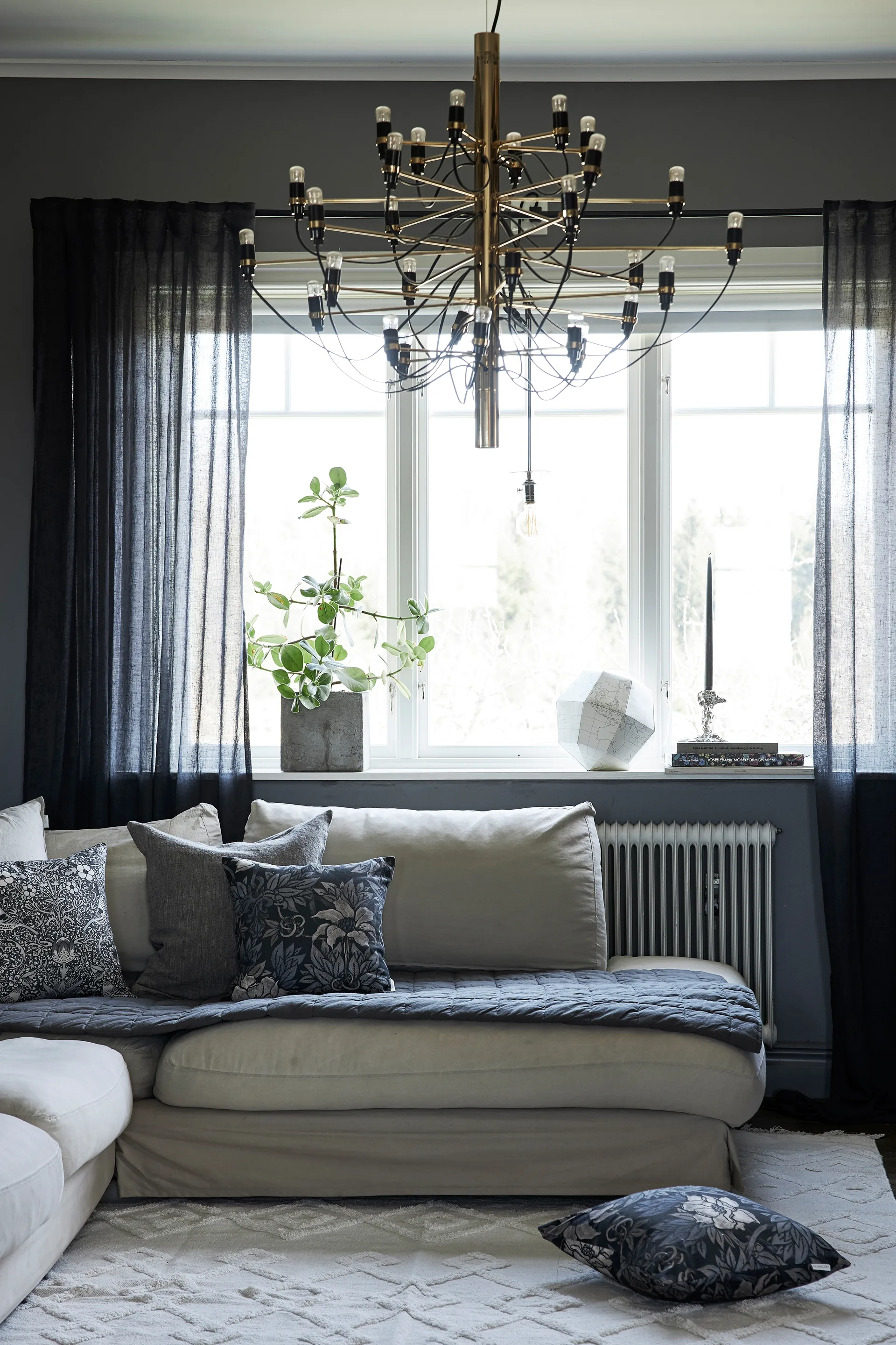 Mirja gardinset 130x275 cm, Svart-grå Boel & Jan