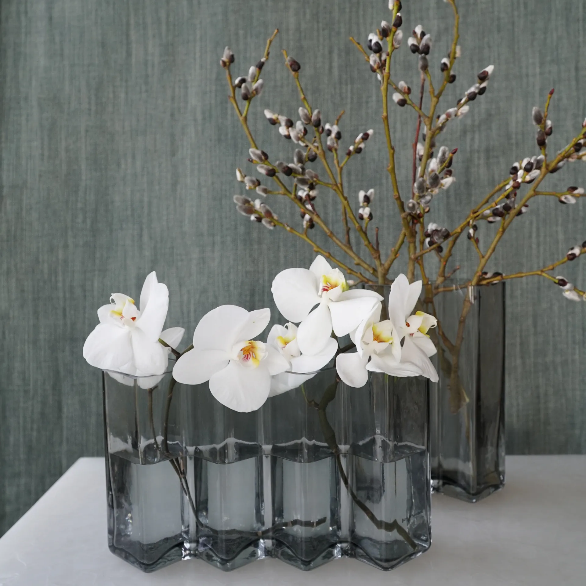 Row vas två kamrar, Grå Born In Sweden