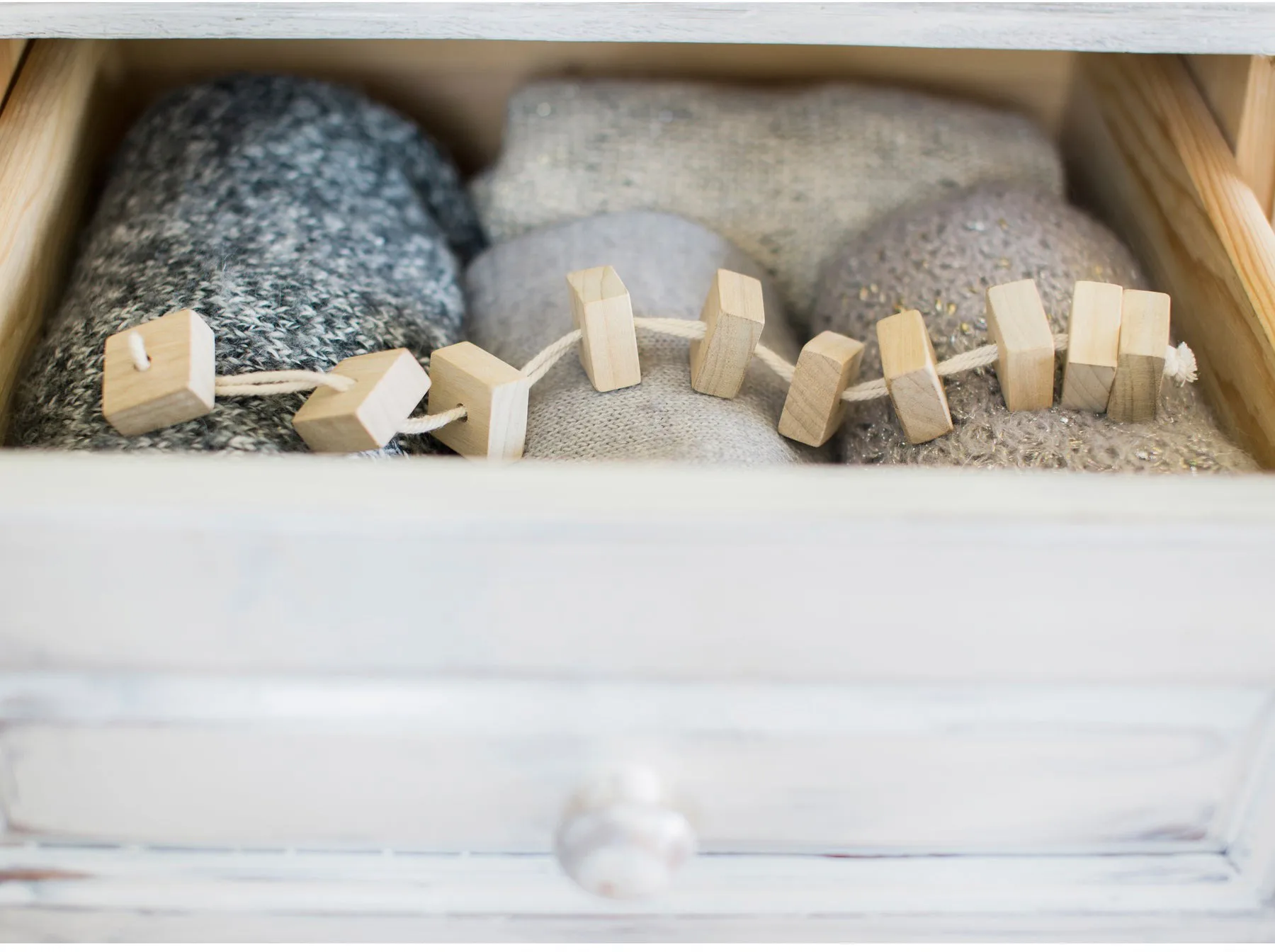 Bosign doftblock i vit cederträ på snöre, 10-pack Bosign