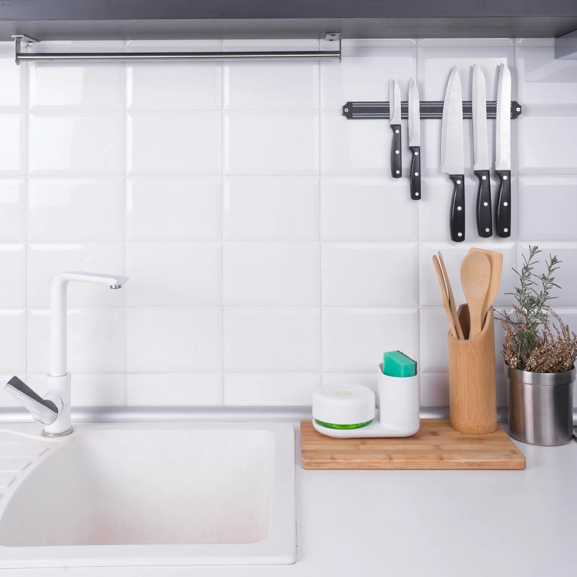 Diskmedelspump med förvaringsställ, Vit Bosign