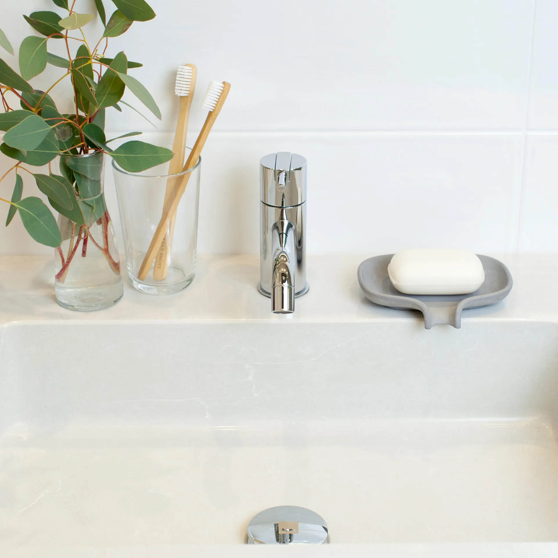 Soap Saver Flow tvålfat med avrinningspip betong, Grå Bosign