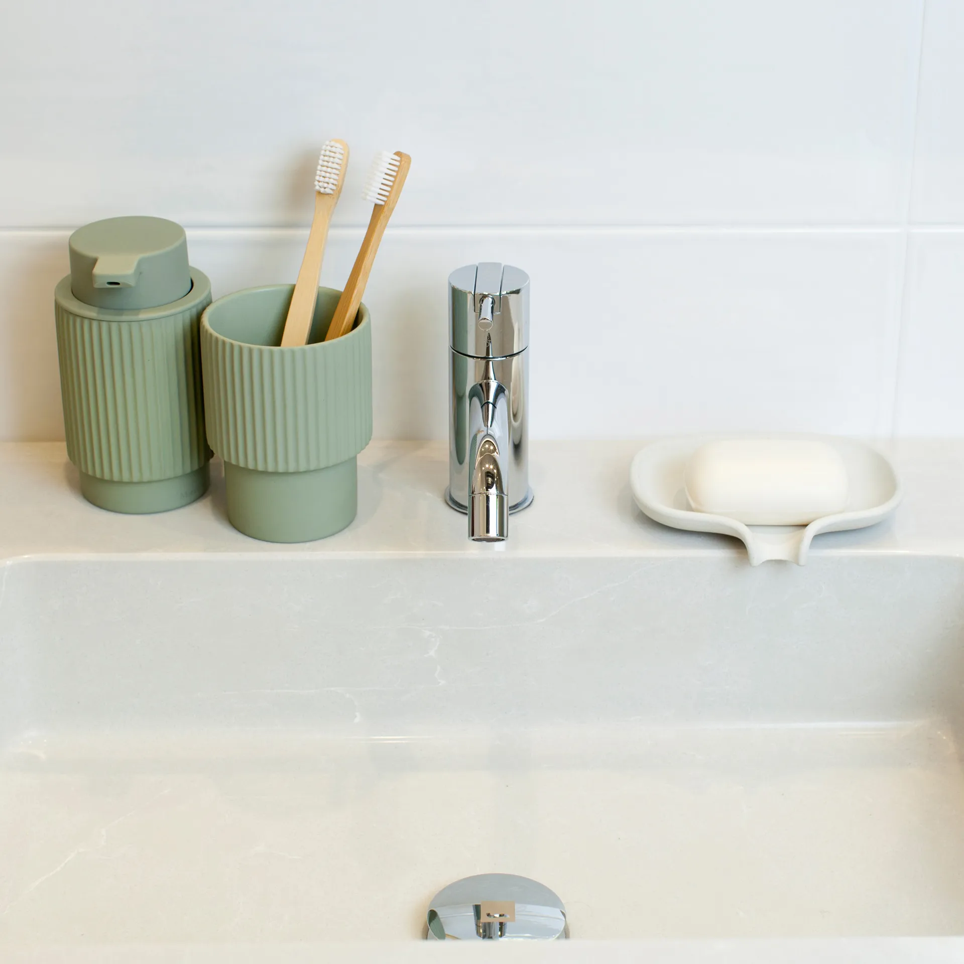 Soap Saver Flow tvålfat med avrinningspip betong, Vit Bosign