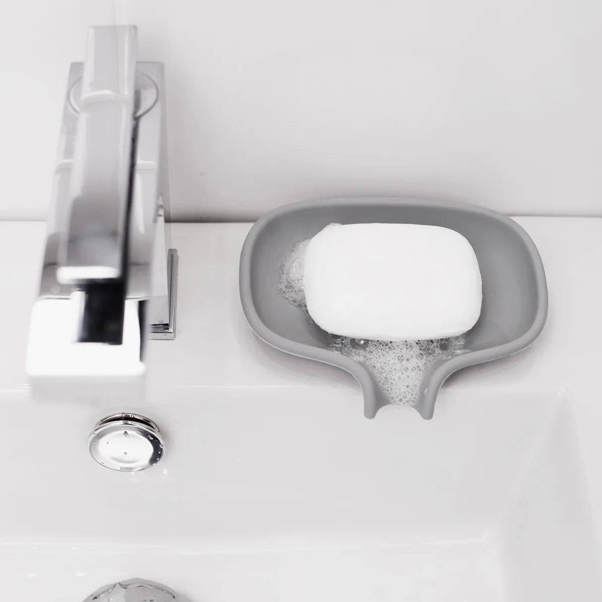 Tvålfat med avrinningspip silikon, Grå Bosign