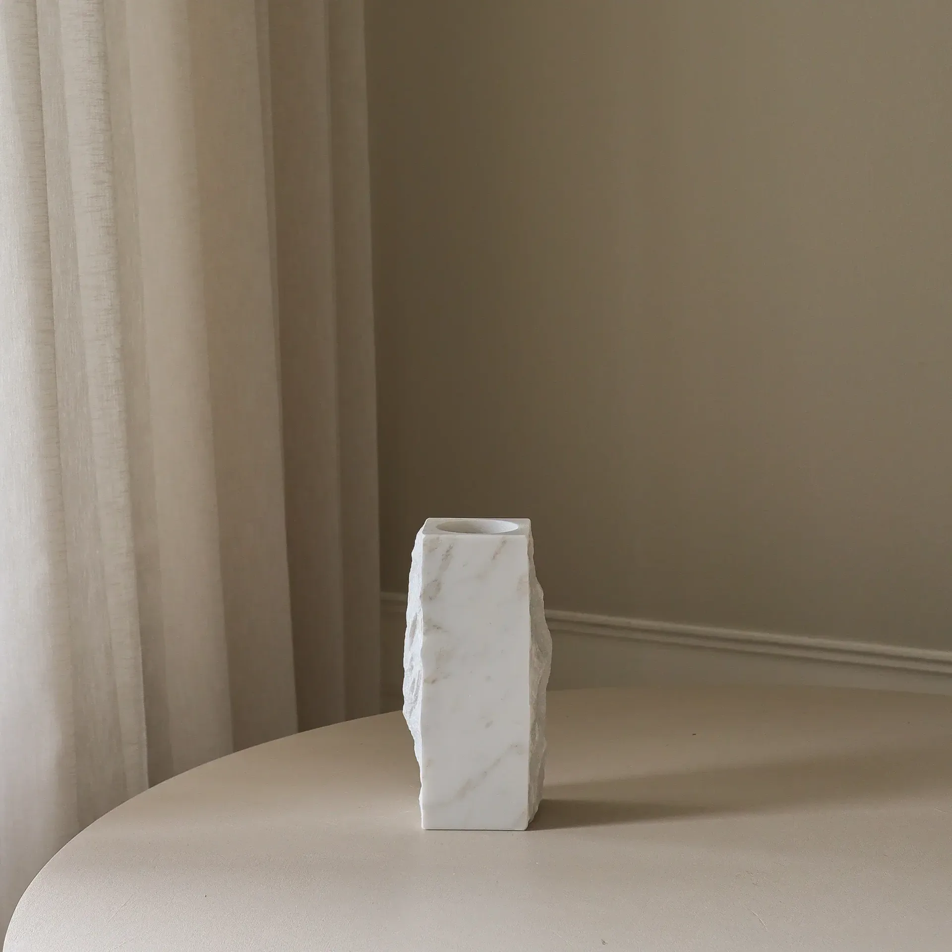 Carrara Edge marmorvas, Small, 25 cm Botané