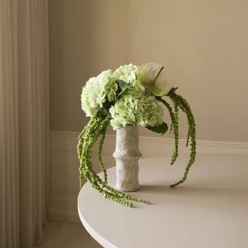 Konstgjord blombukett Dewdrop Symphony - Hortensia-ljusgrön anthurium-amarant 6 st - Botané
