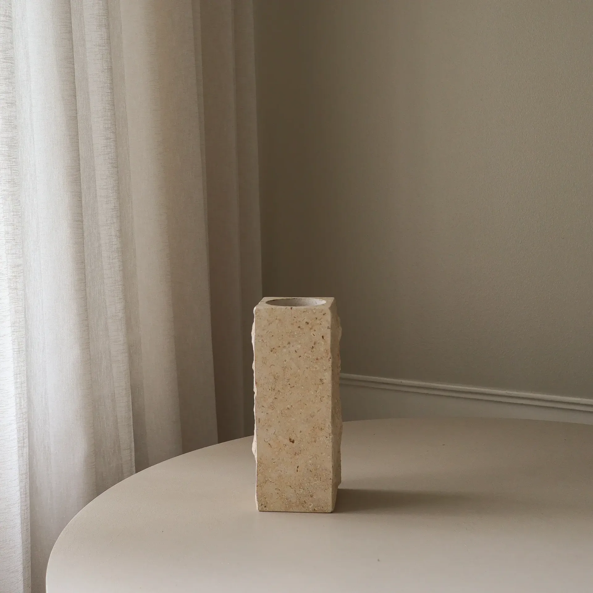 Limestone Edge marmorvas, Medium, 30 cm Botané
