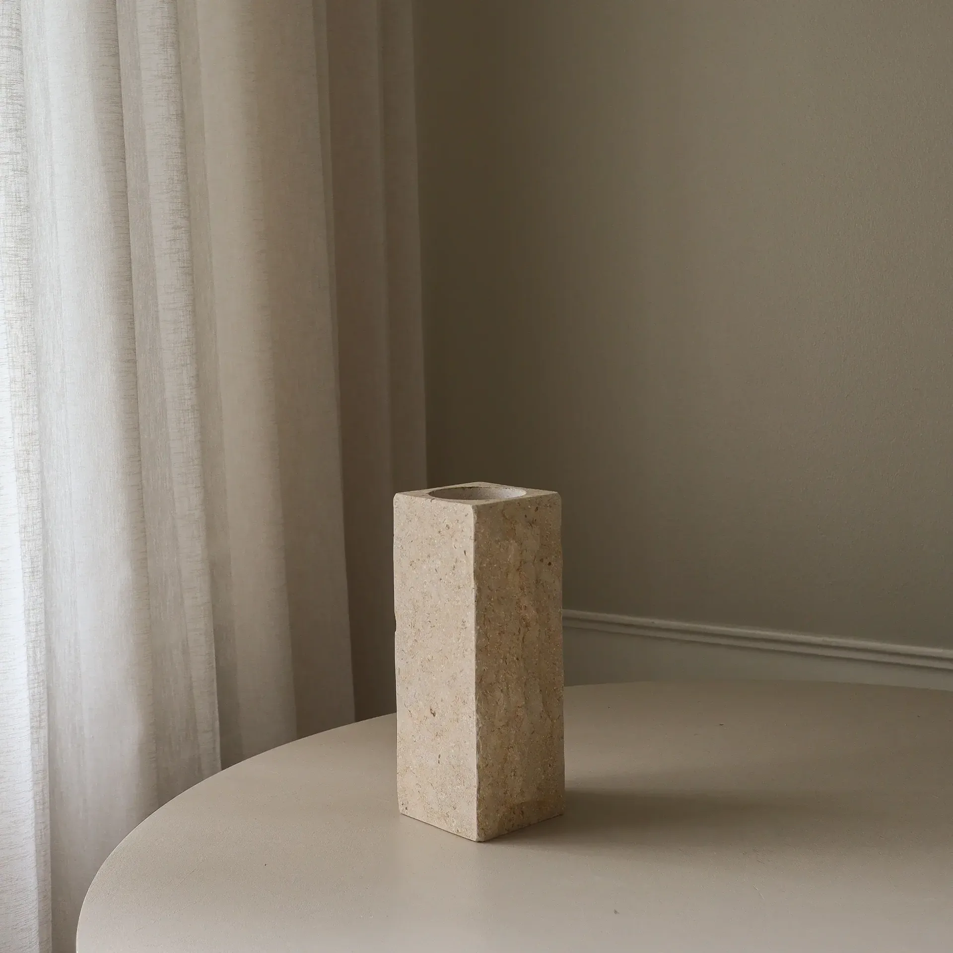 Limestone Edge marmorvas, Medium, 30 cm Botané
