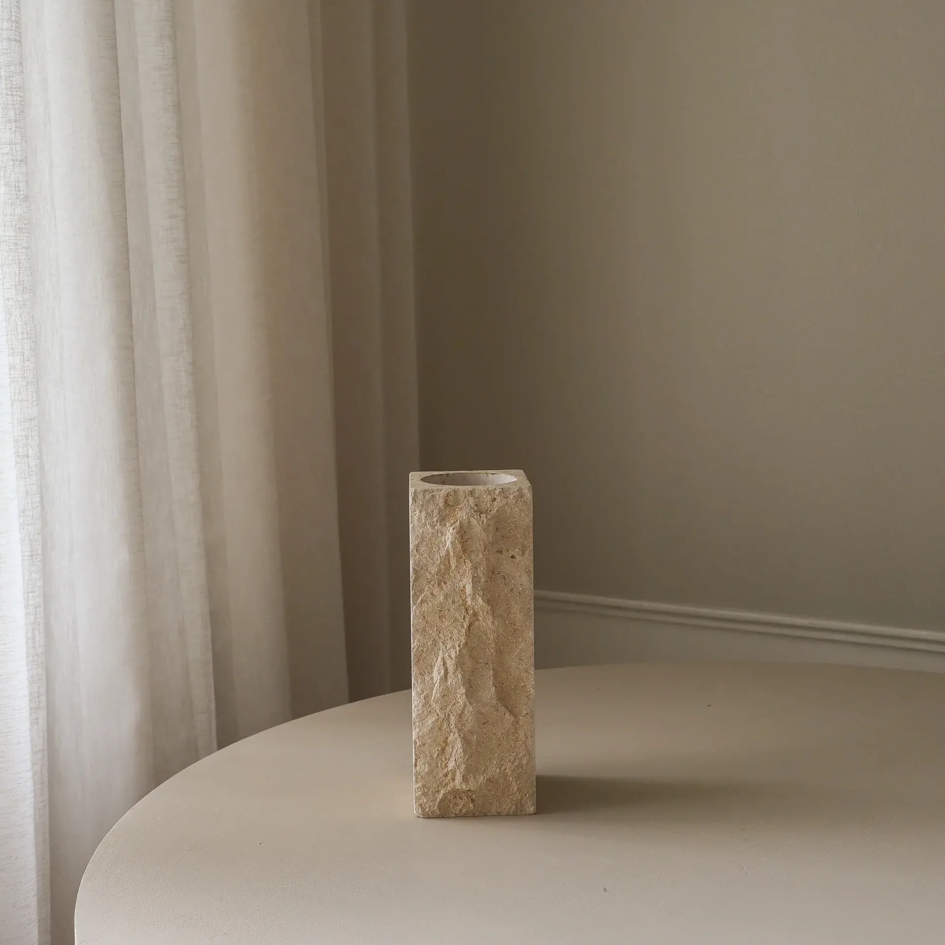 Limestone Edge marmorvas, Medium, 30 cm Botané
