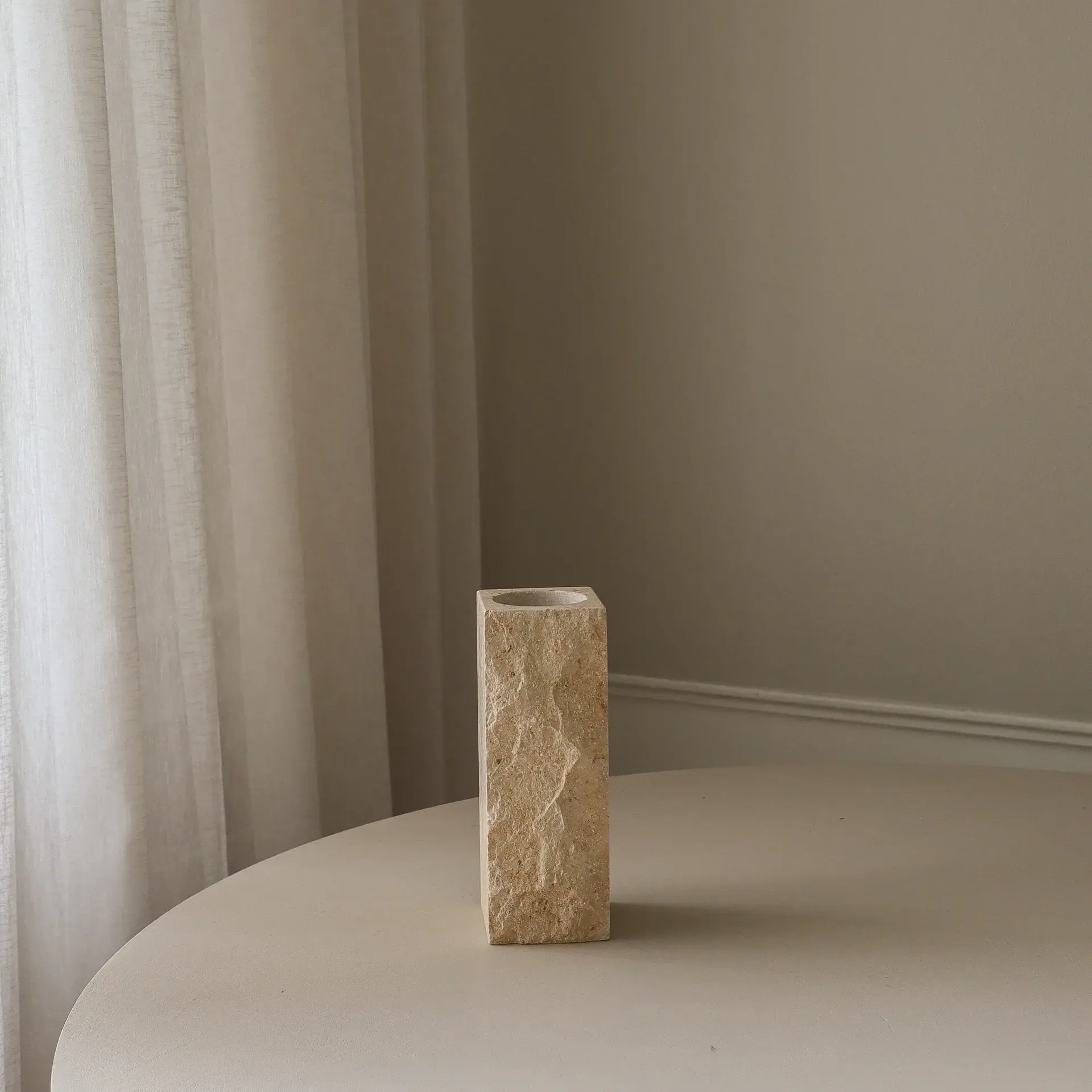 Limestone Edge marmorvas, Small, 25 cm Botané