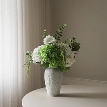 Smashed Avocado konstgjord bukett - Hortensia-pion-amarant-skimmiabär-eukalyptus 12 st - Botané