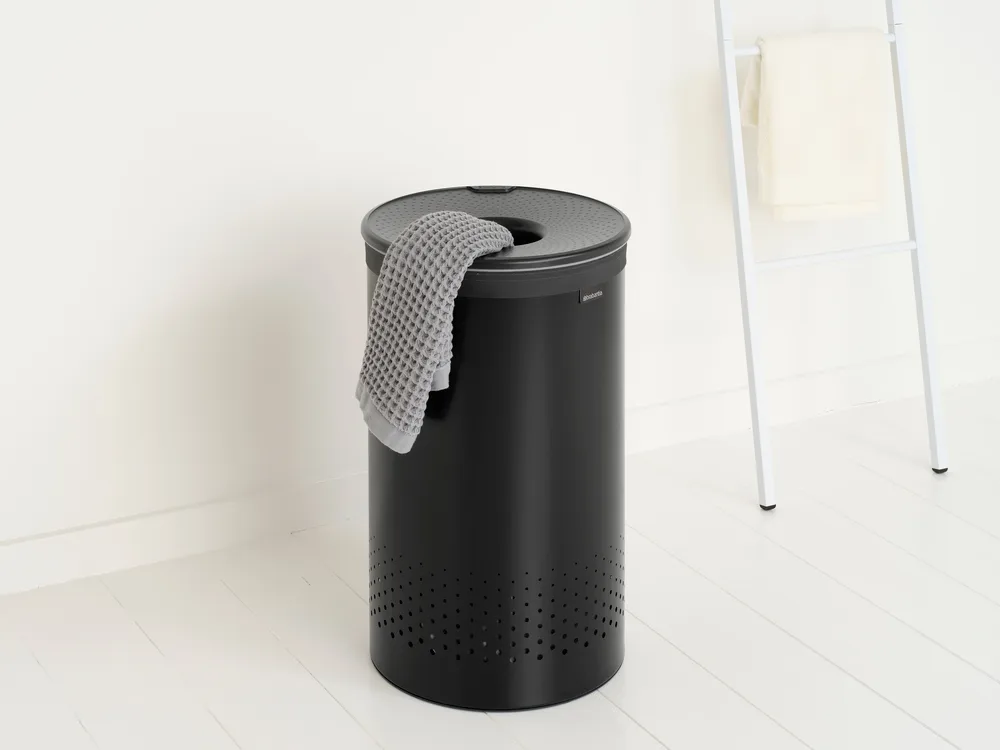 Brabantia tvättkorg plastlock 60 L, Mattsvart Brabantia