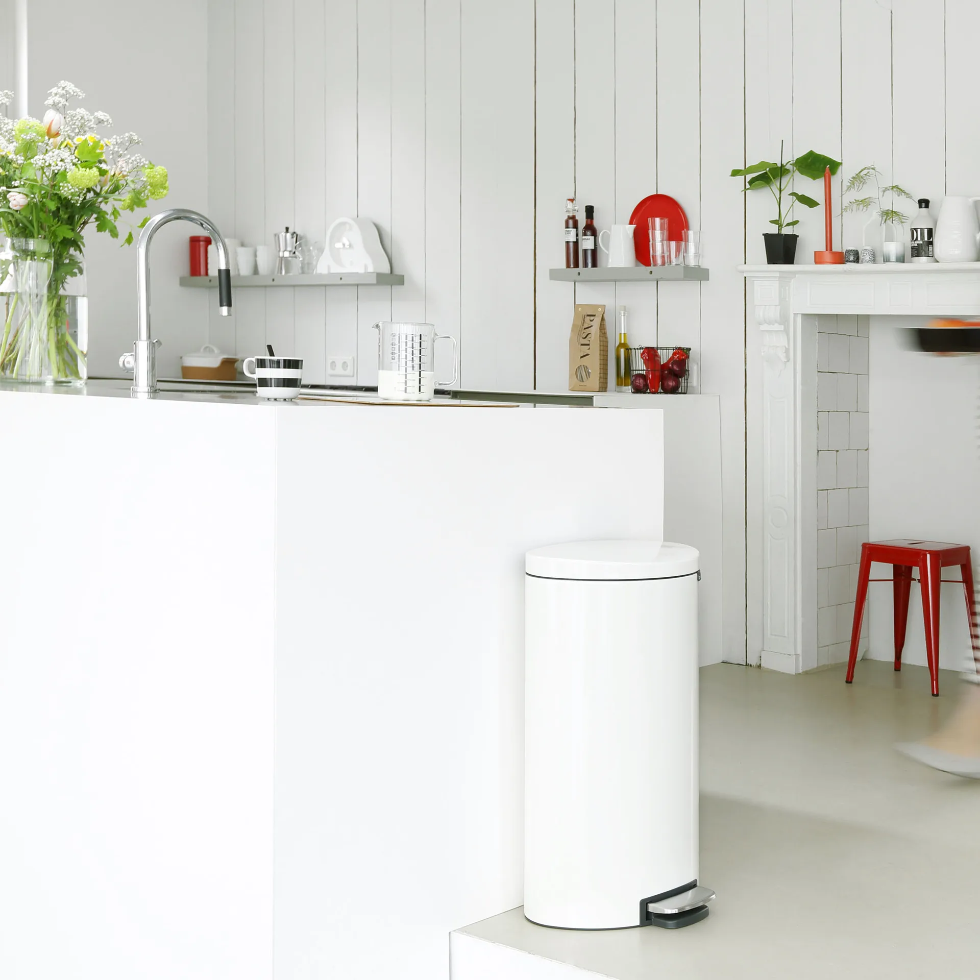 FlatBack+ pedalhink Silent 30 liter, white (vit) Brabantia