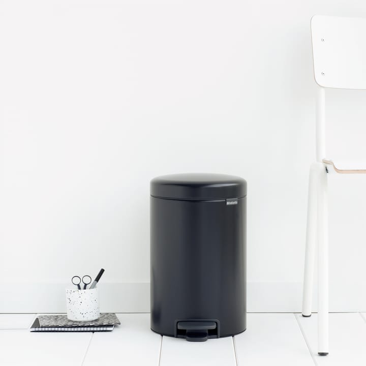 New Icon pedalhink 12 liter - matt black (svart) - Brabantia