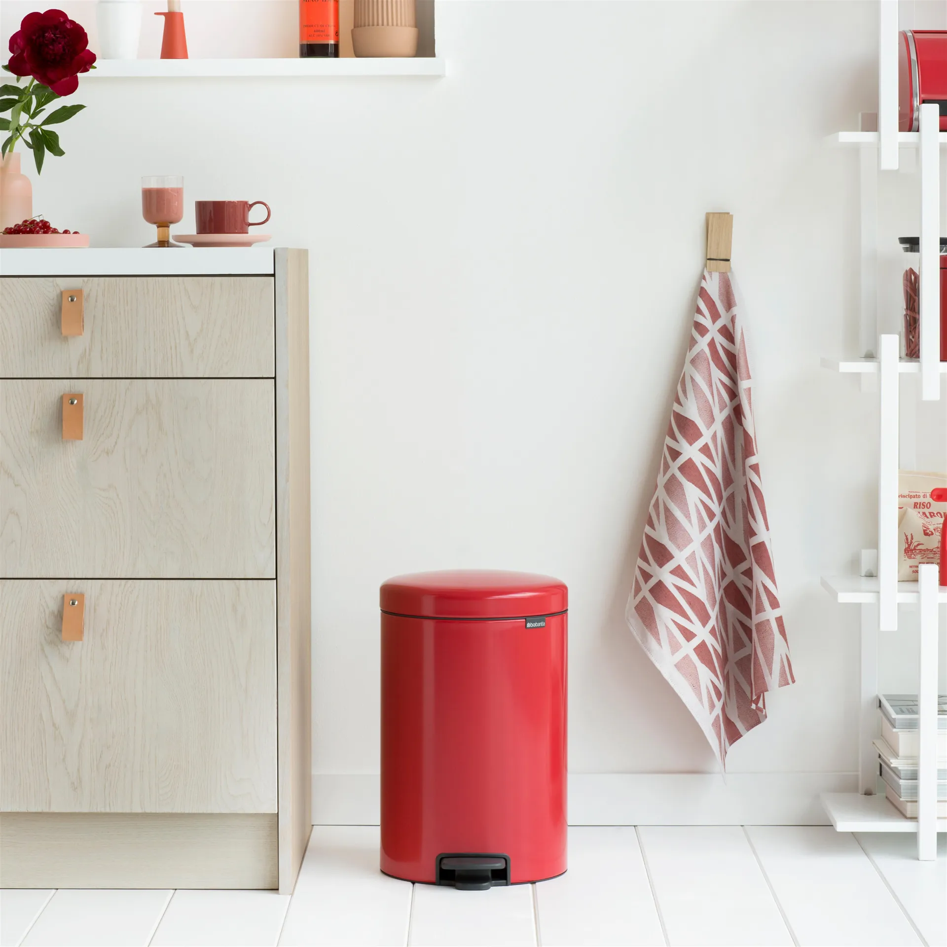 New Icon pedalhink 20 liter, passion red (röd) Brabantia
