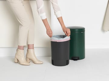 New Icon pedalhink 20 liter - Pine green - Brabantia